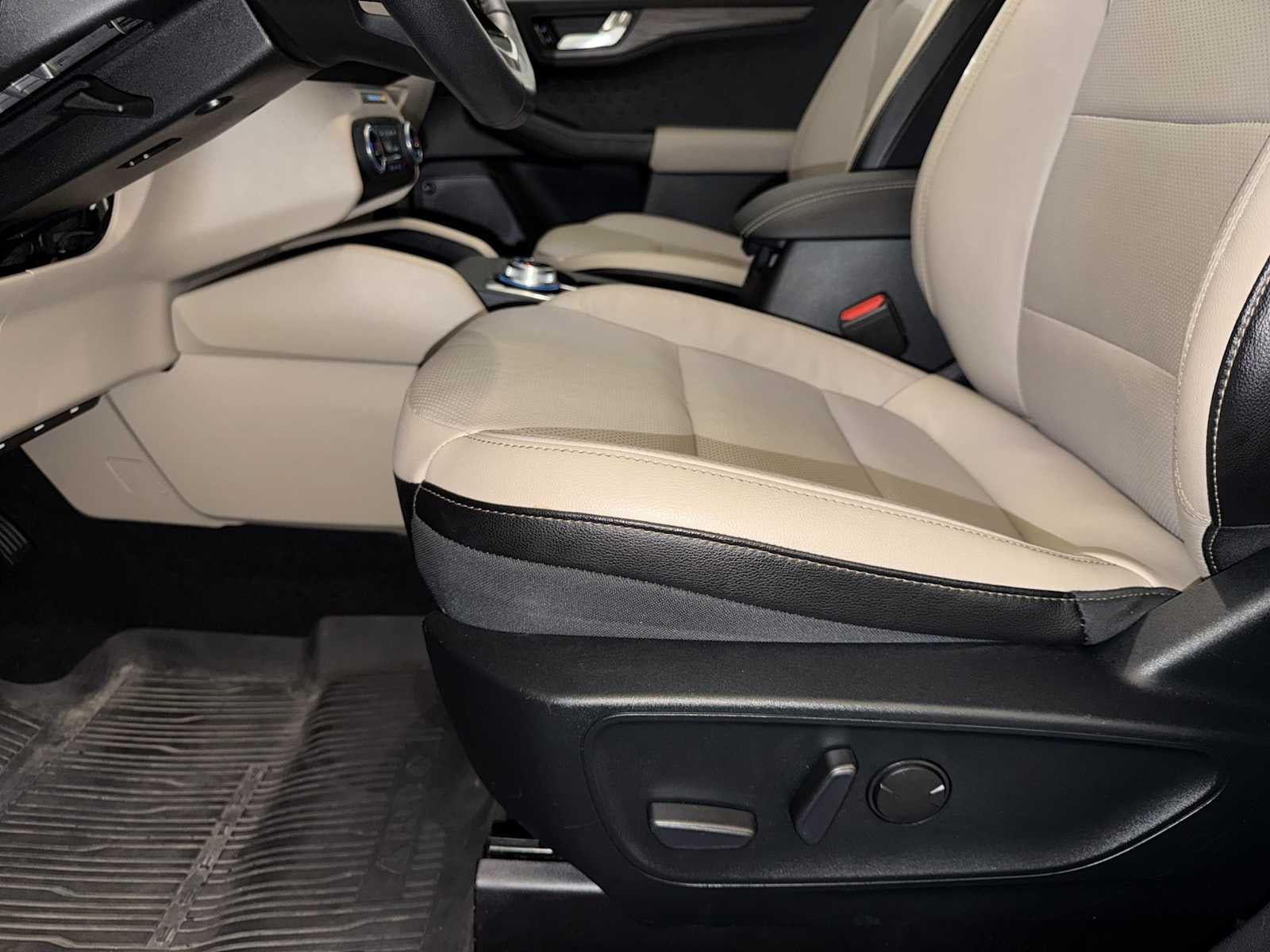 2020 Ford Escape Titanium Hybrid AWD