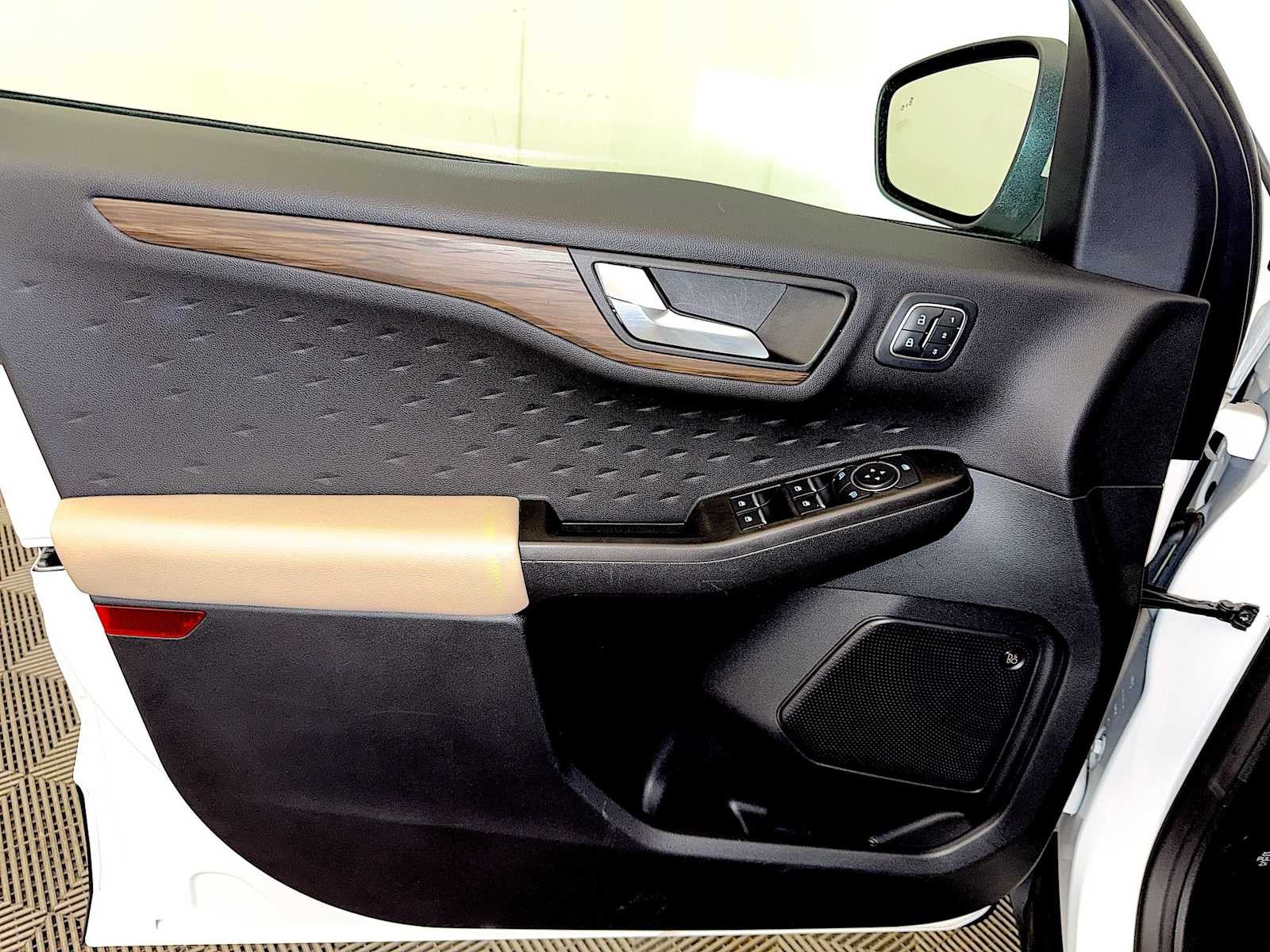 2020 Ford Escape Titanium Hybrid AWD