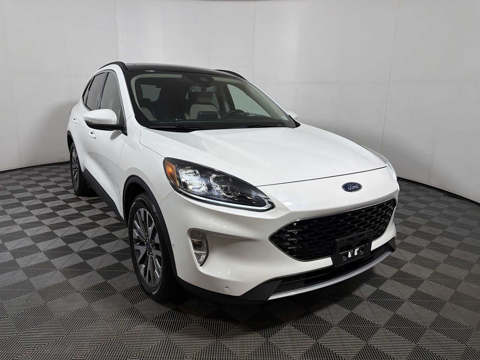 2020 Ford Escape Titanium Hybrid AWD