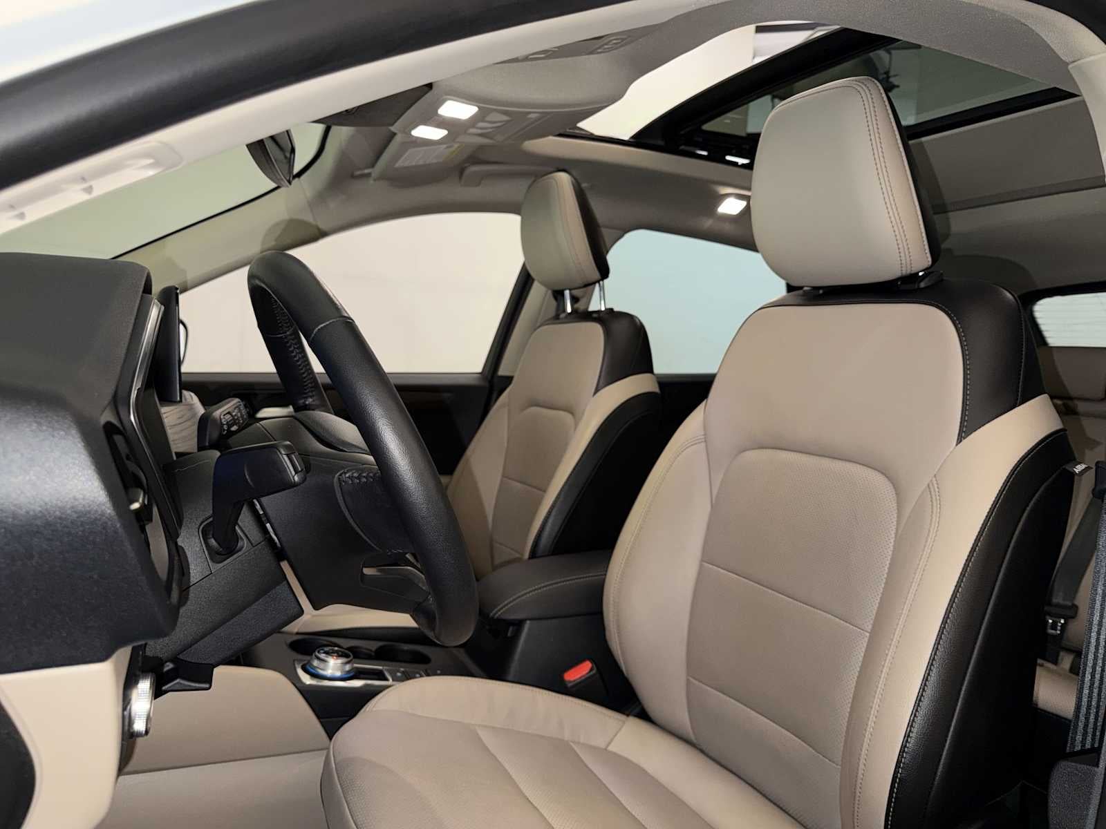 2020 Ford Escape Titanium Hybrid AWD