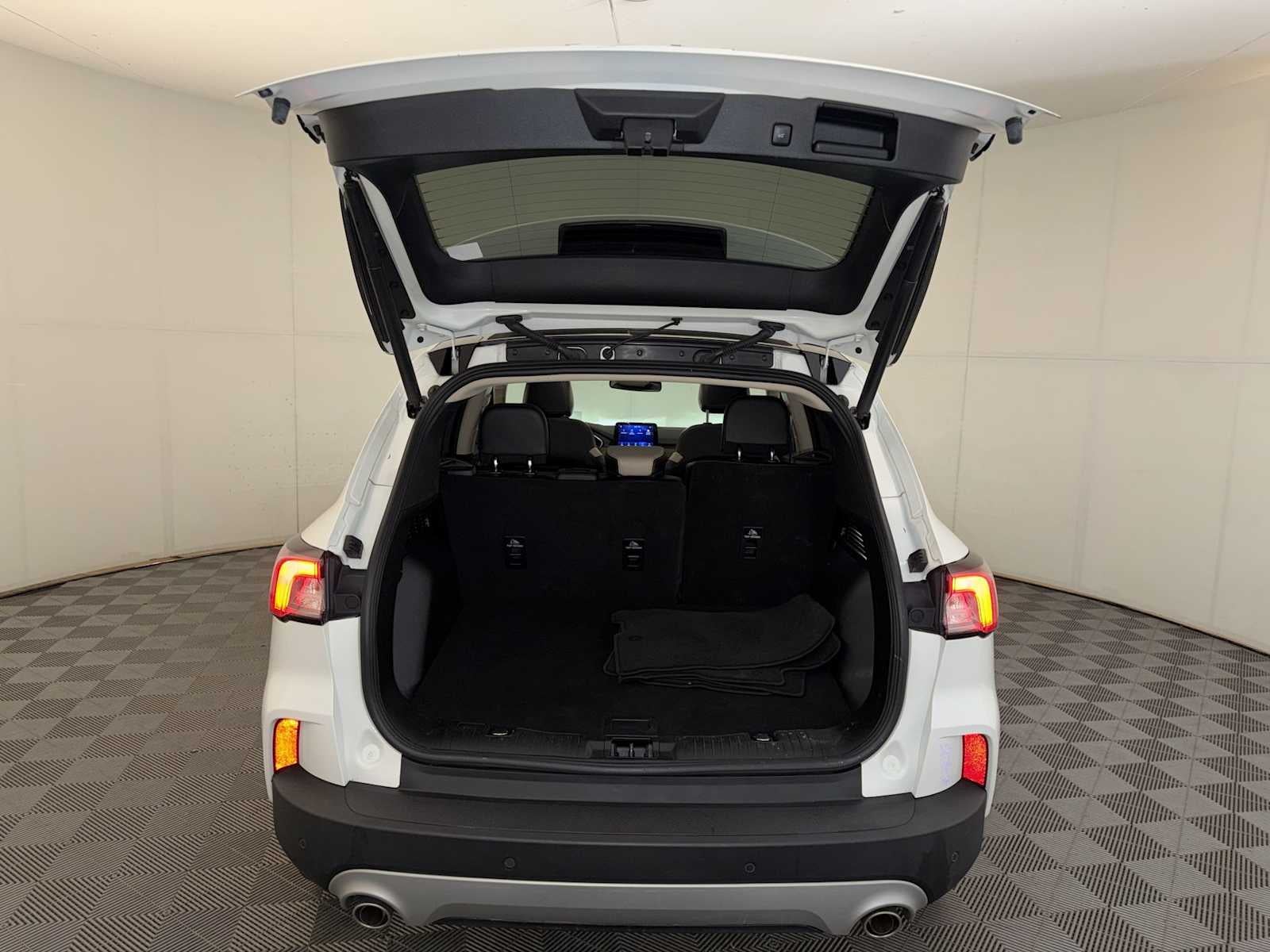 2020 Ford Escape Titanium Hybrid AWD