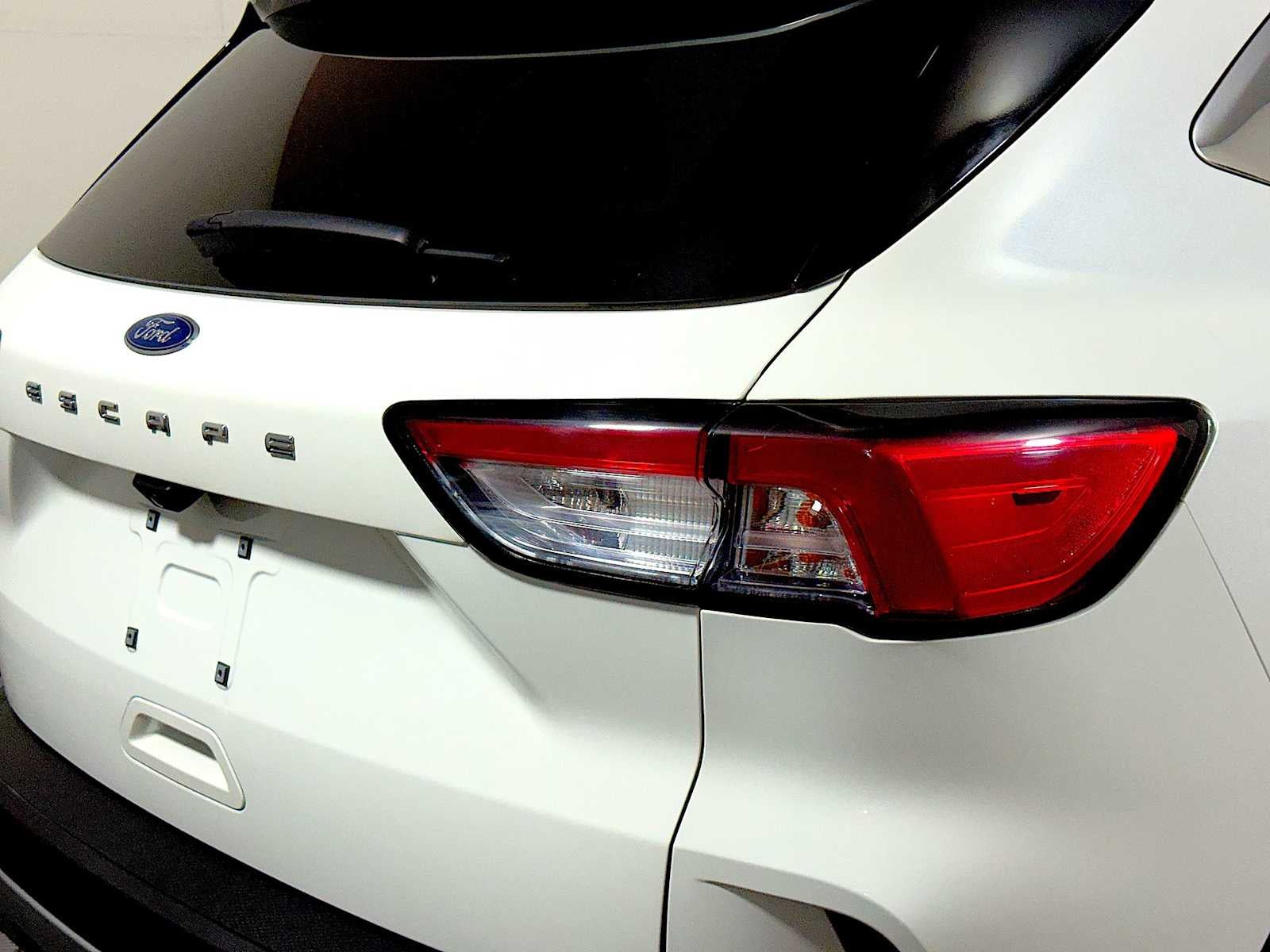 2020 Ford Escape Titanium Hybrid AWD