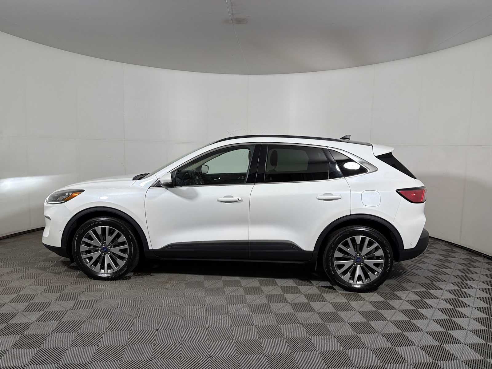 2020 Ford Escape Titanium Hybrid AWD