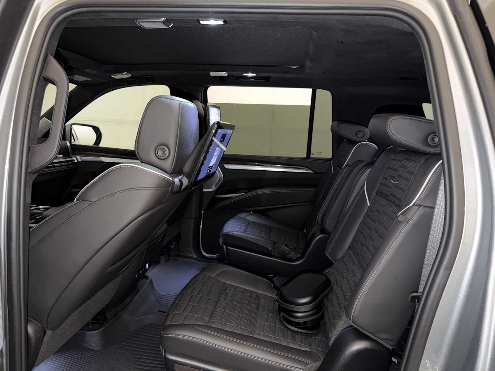 2025 Cadillac Escalade ESV 4WD 4dr Sport Platinum