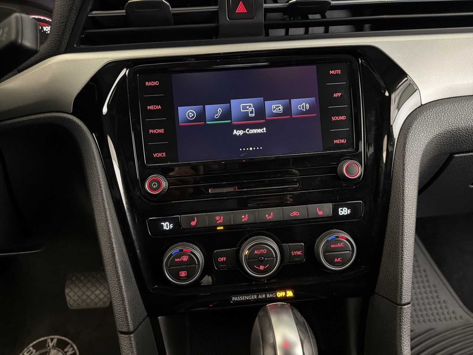 2022 Volkswagen Passat 2.0T SE Auto