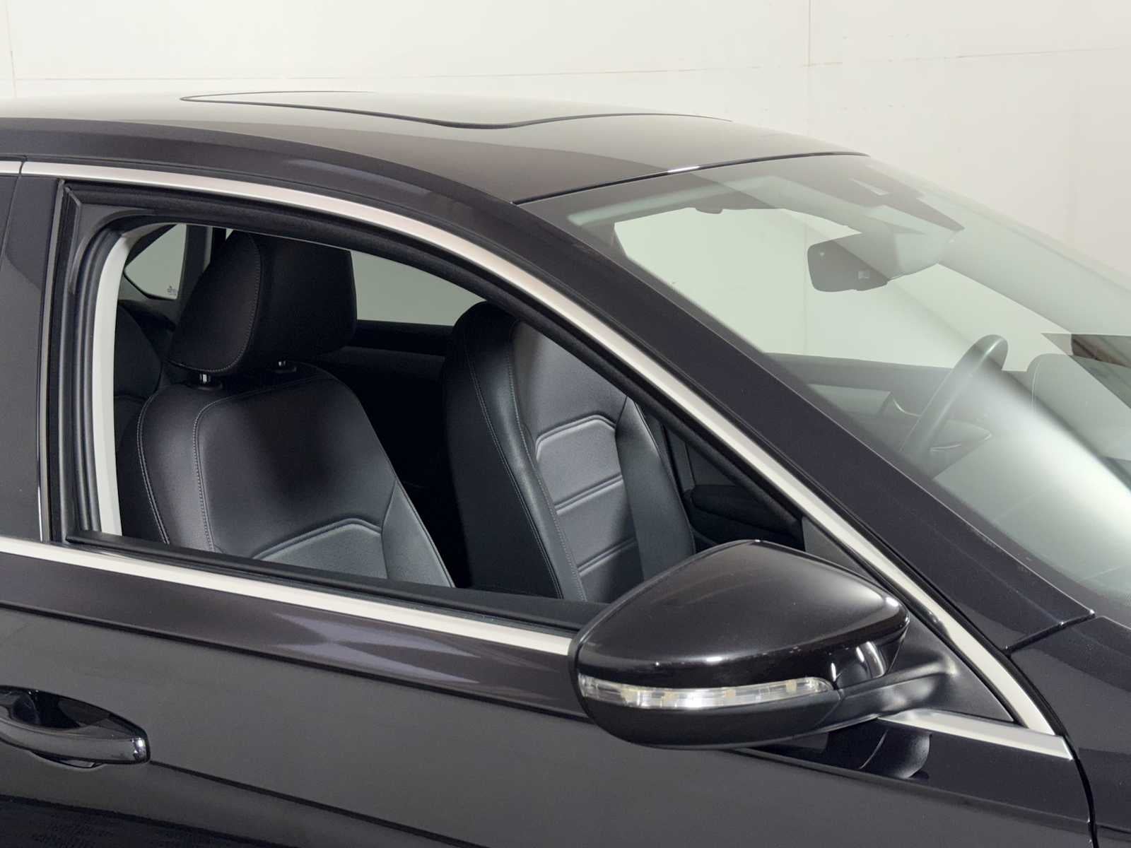 2022 Volkswagen Passat 2.0T SE Auto