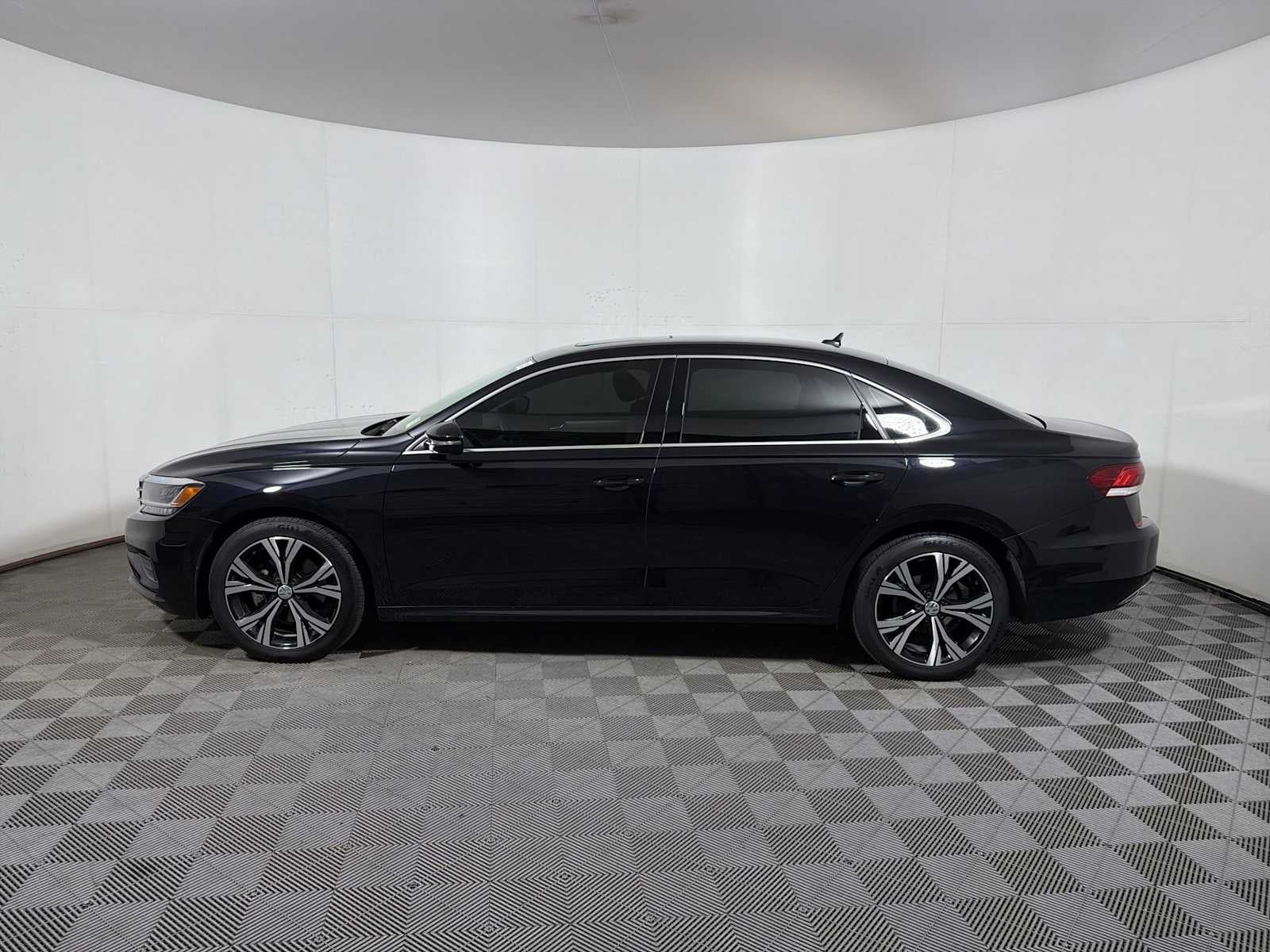 2022 Volkswagen Passat 2.0T SE Auto