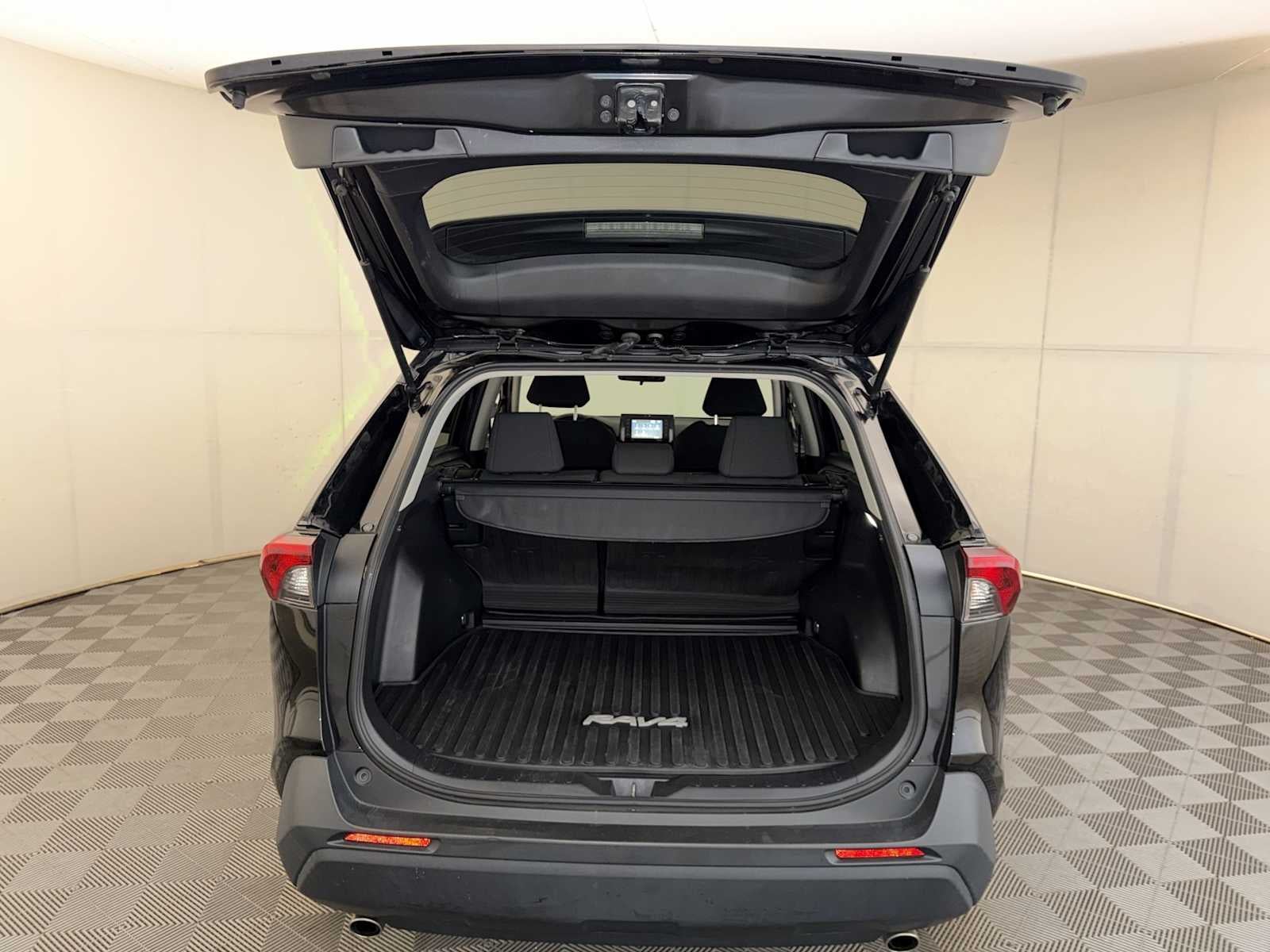 2022 Toyota RAV4 LE AWD