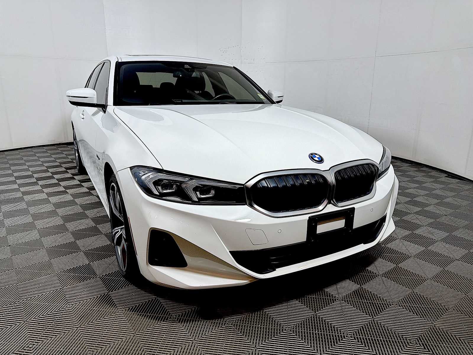 2023 BMW 3 Series 330e xDrive Plug-In Hybrid