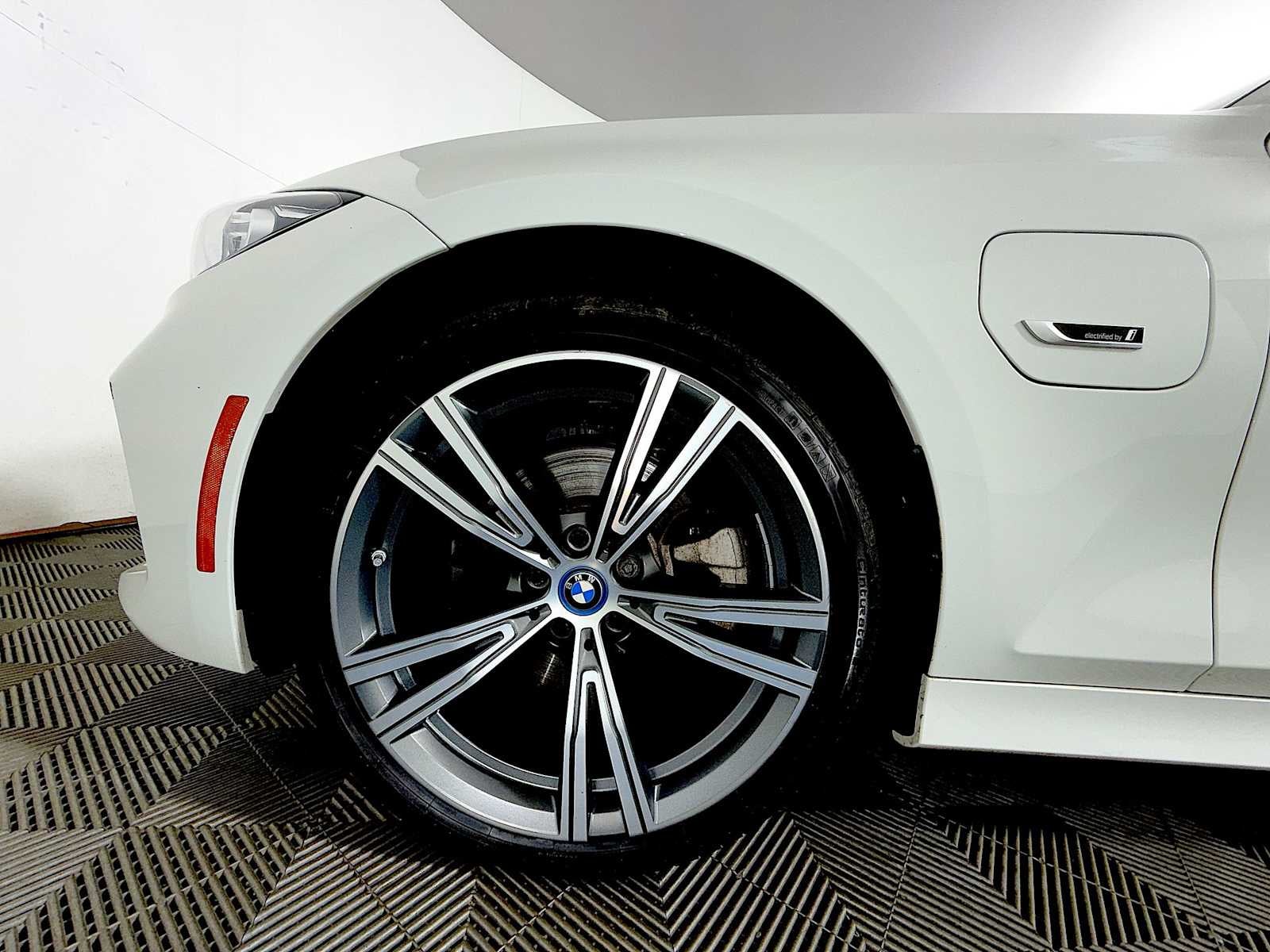 2023 BMW 3 Series 330e xDrive Plug-In Hybrid