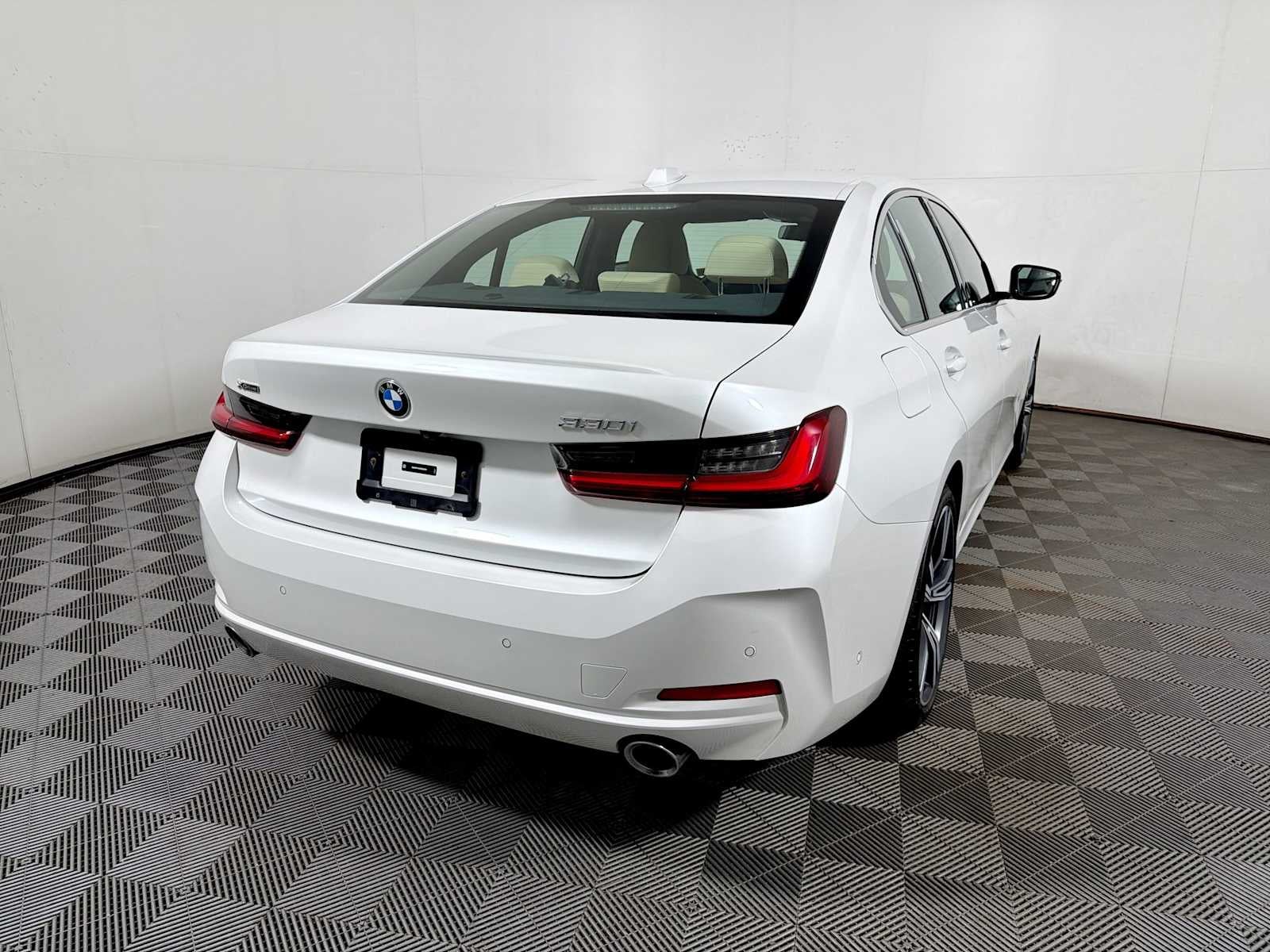 2024 BMW 3 Series 330i xDrive Sedan