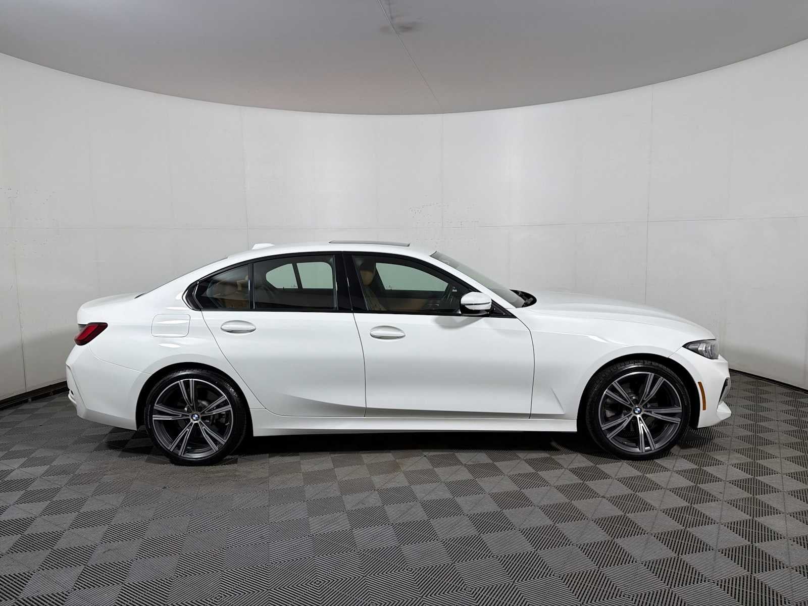 2023 BMW 3 Series 330i xDrive Sedan