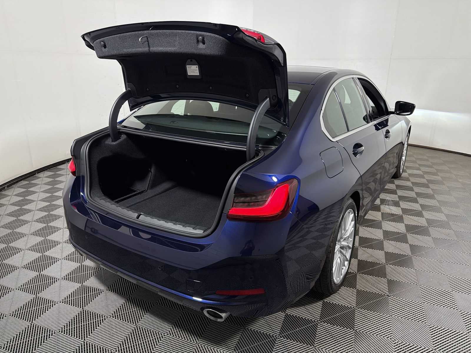 2024 BMW 3 Series 330i xDrive Sedan