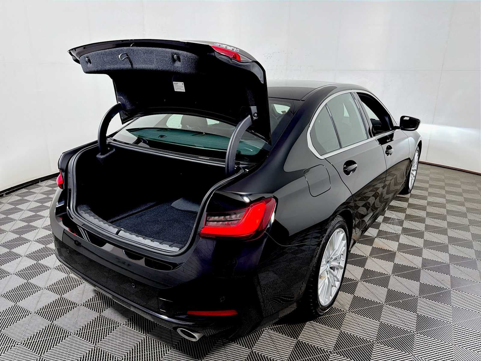 2024 BMW 3 Series 330i xDrive Sedan
