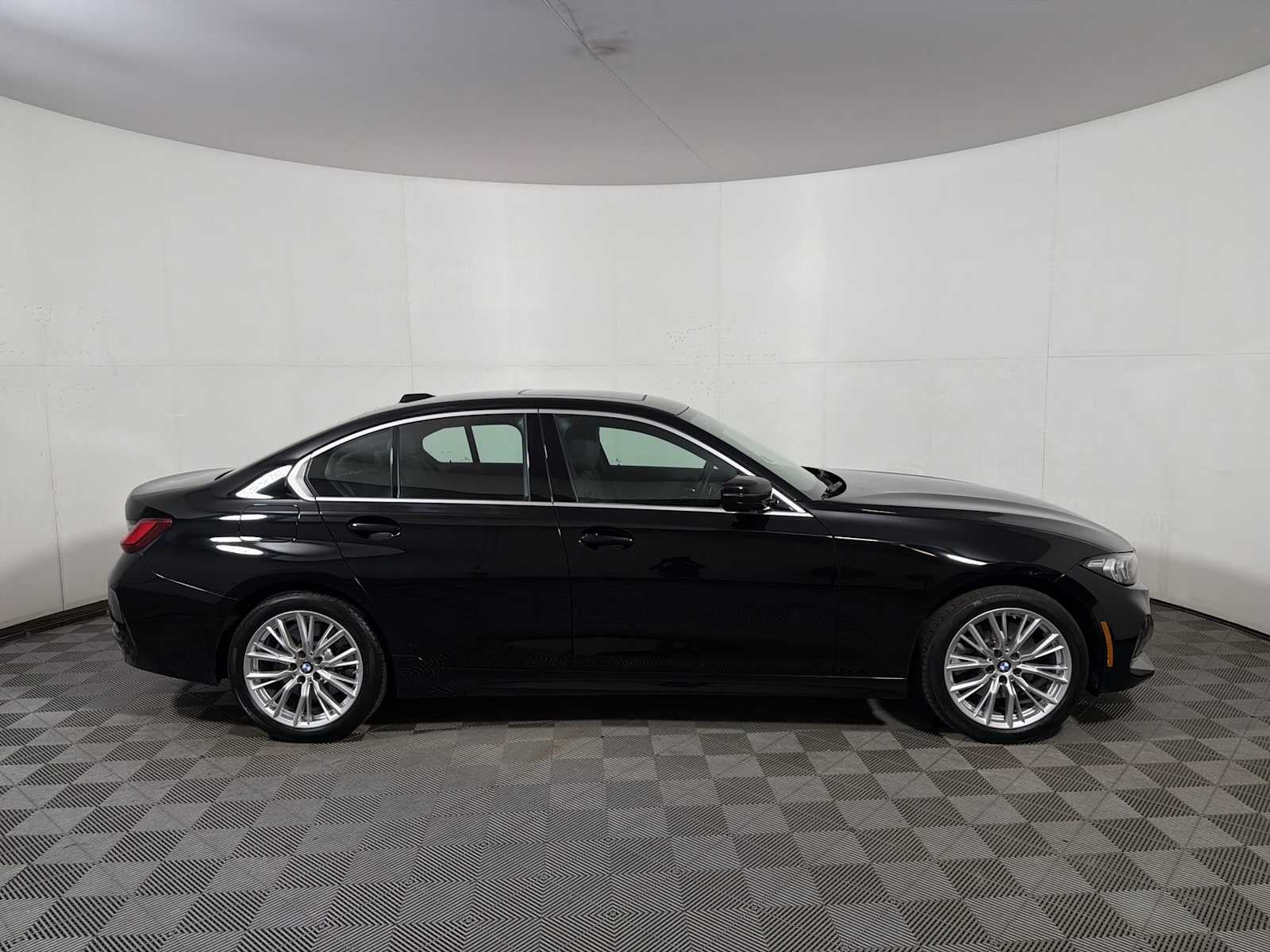 2024 BMW 3 Series 330i xDrive Sedan