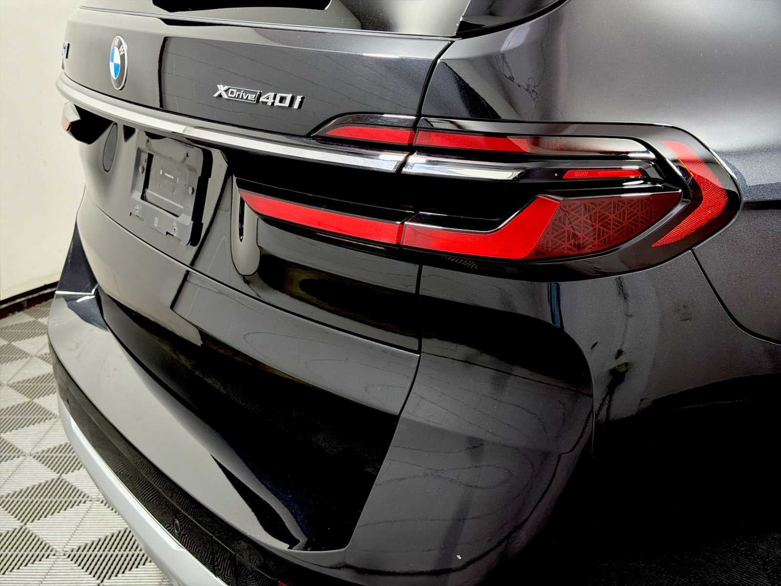 2025 BMW X7 xDrive40i Sports Activity Vehicle