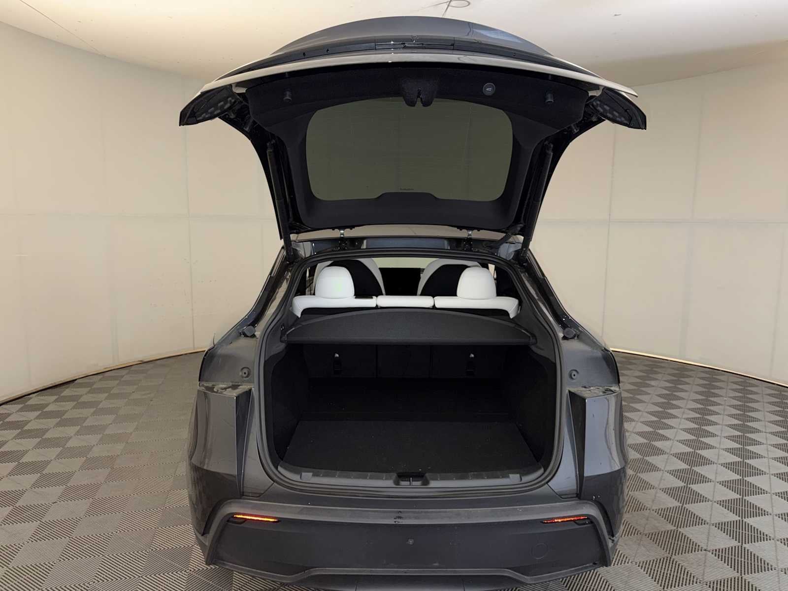 2026 Tesla Model Y RWD