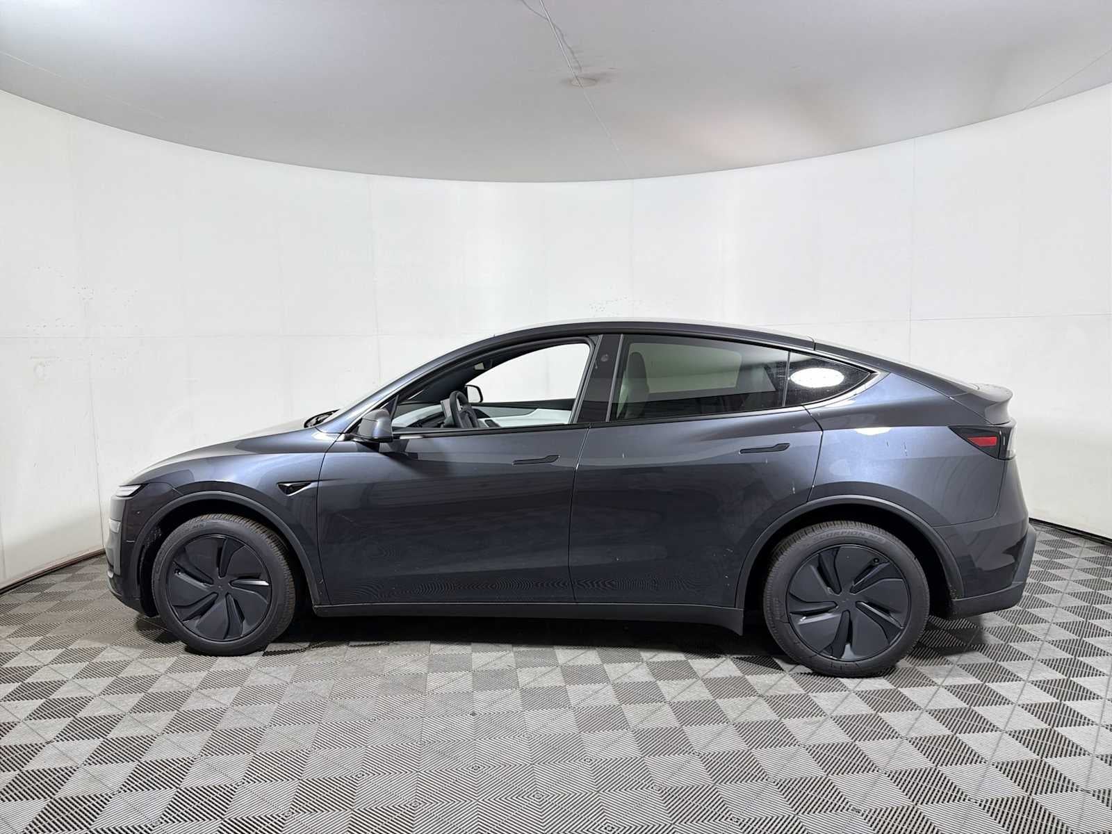 2026 Tesla Model Y RWD