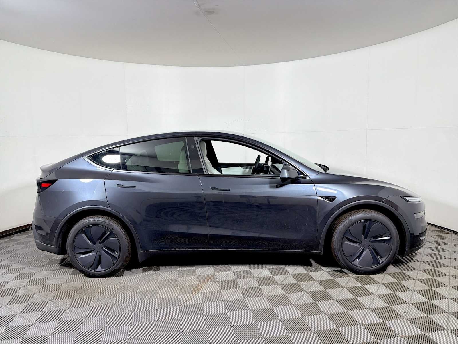 2026 Tesla Model Y RWD