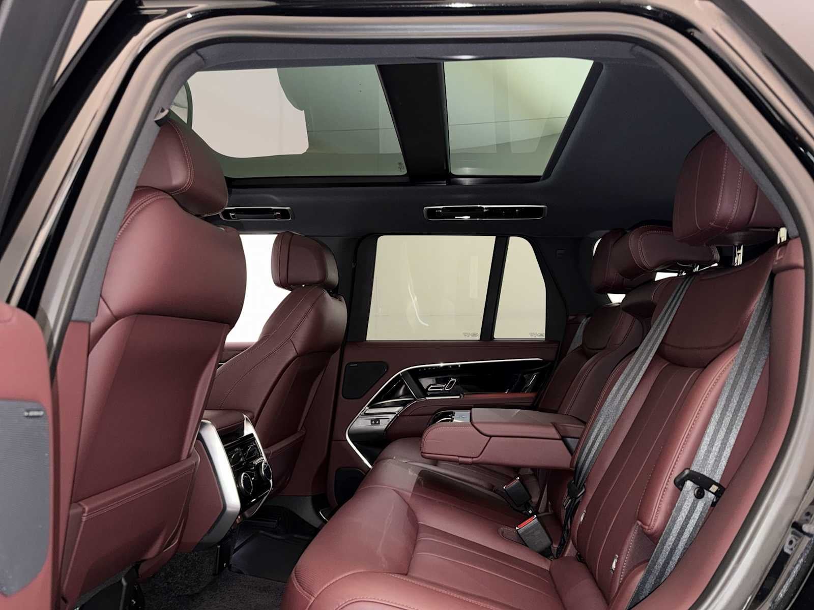 2023 Land Rover Range Rover P400 SE SWB