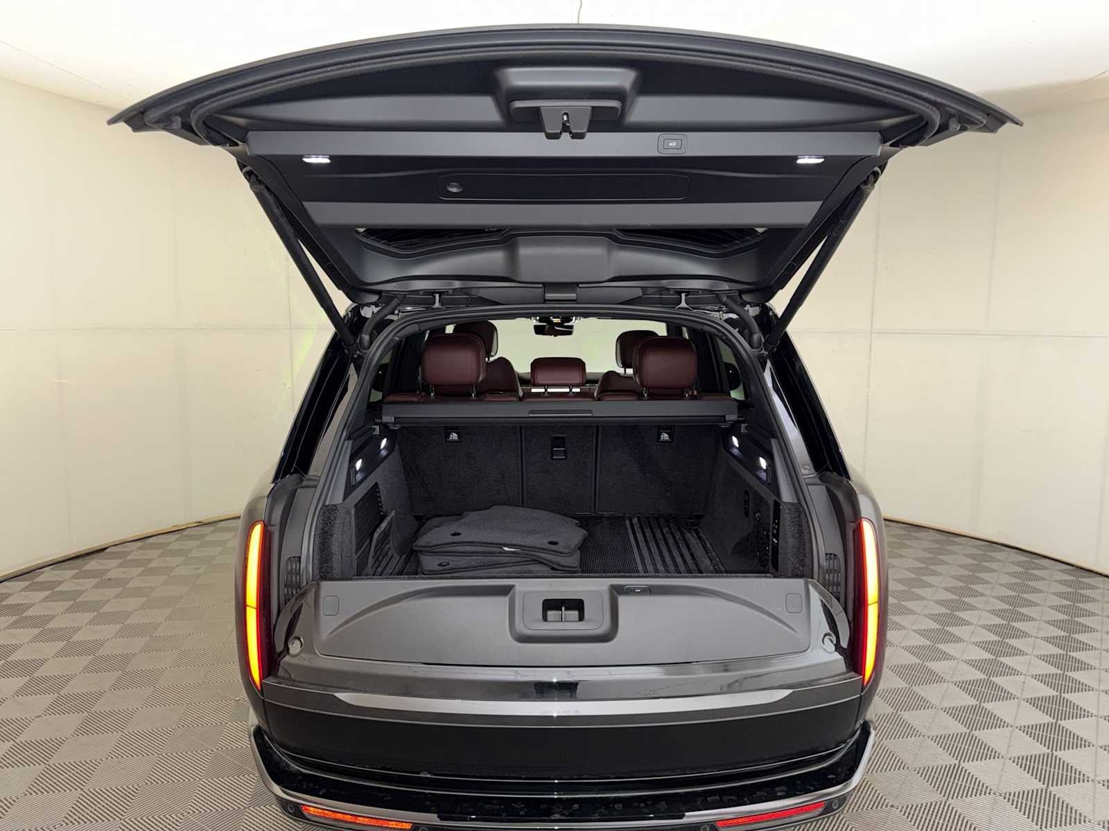 2023 Land Rover Range Rover P400 SE SWB