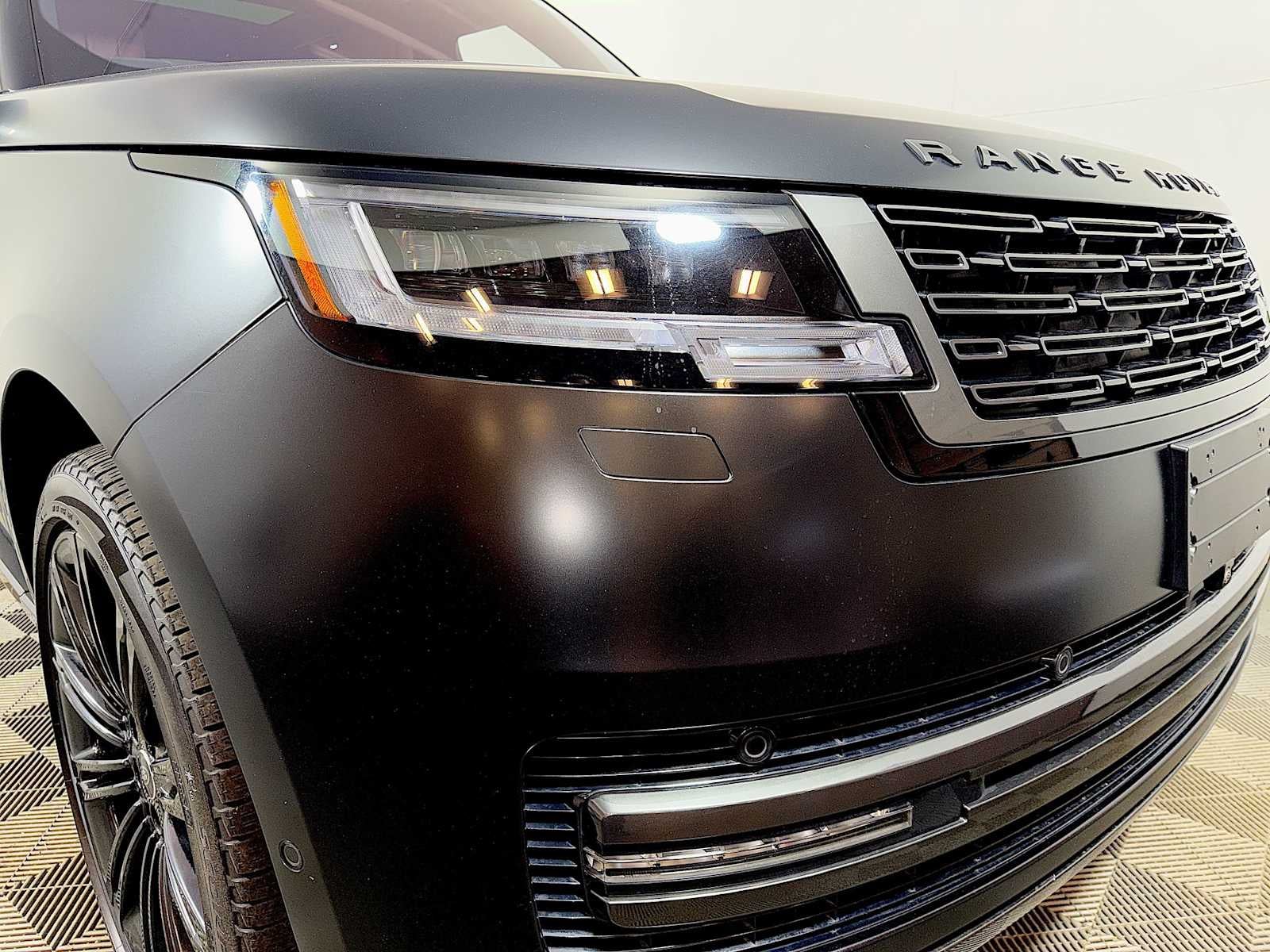 2023 Land Rover Range Rover P400 SE SWB