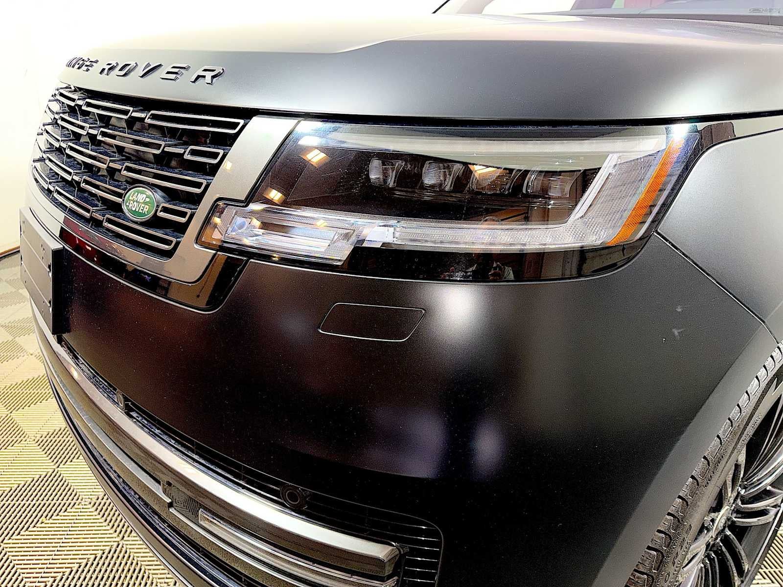 2023 Land Rover Range Rover P400 SE SWB