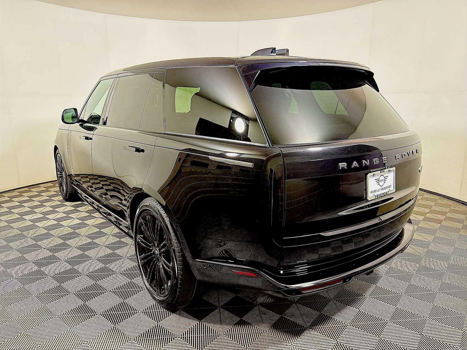 2023 Land Rover Range Rover P530 SE LWB 7 Seat