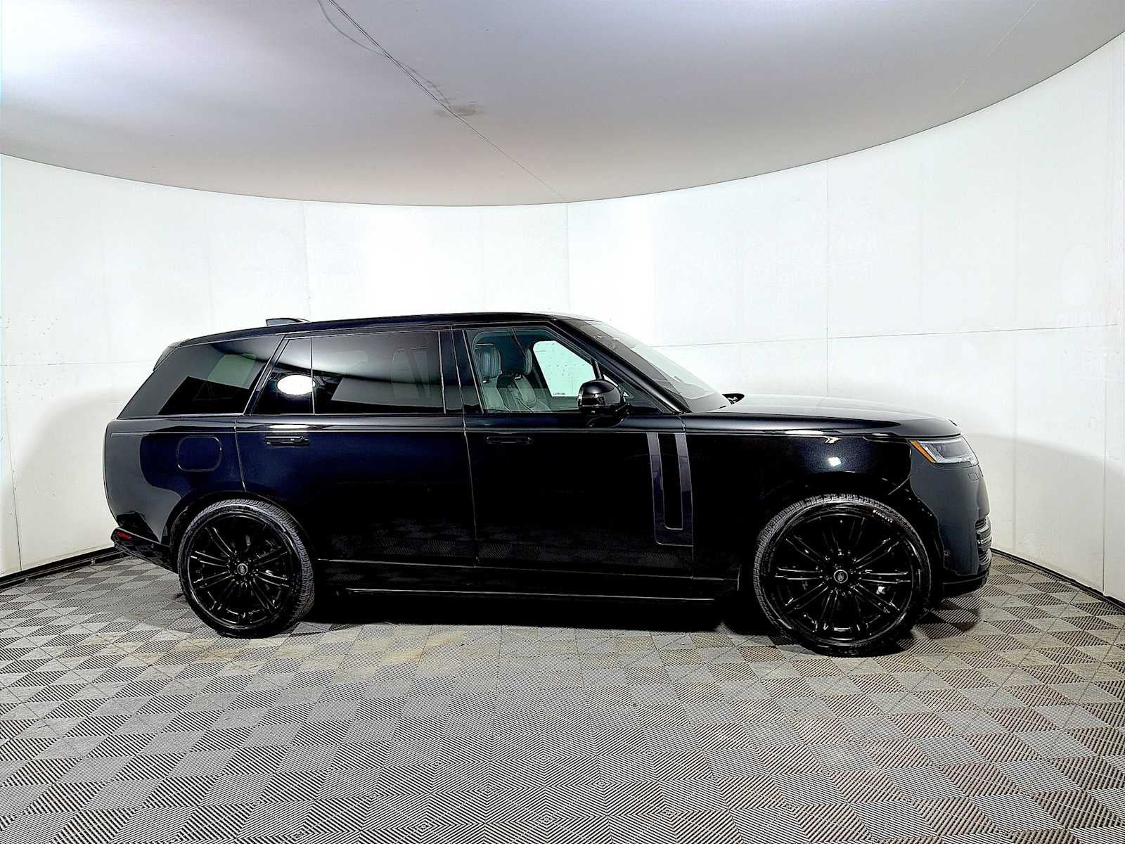 2023 Land Rover Range Rover P530 SE LWB 7 Seat
