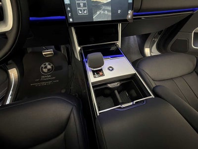 2025 Land Rover Range Rover P400 SE LWB 7 Seat