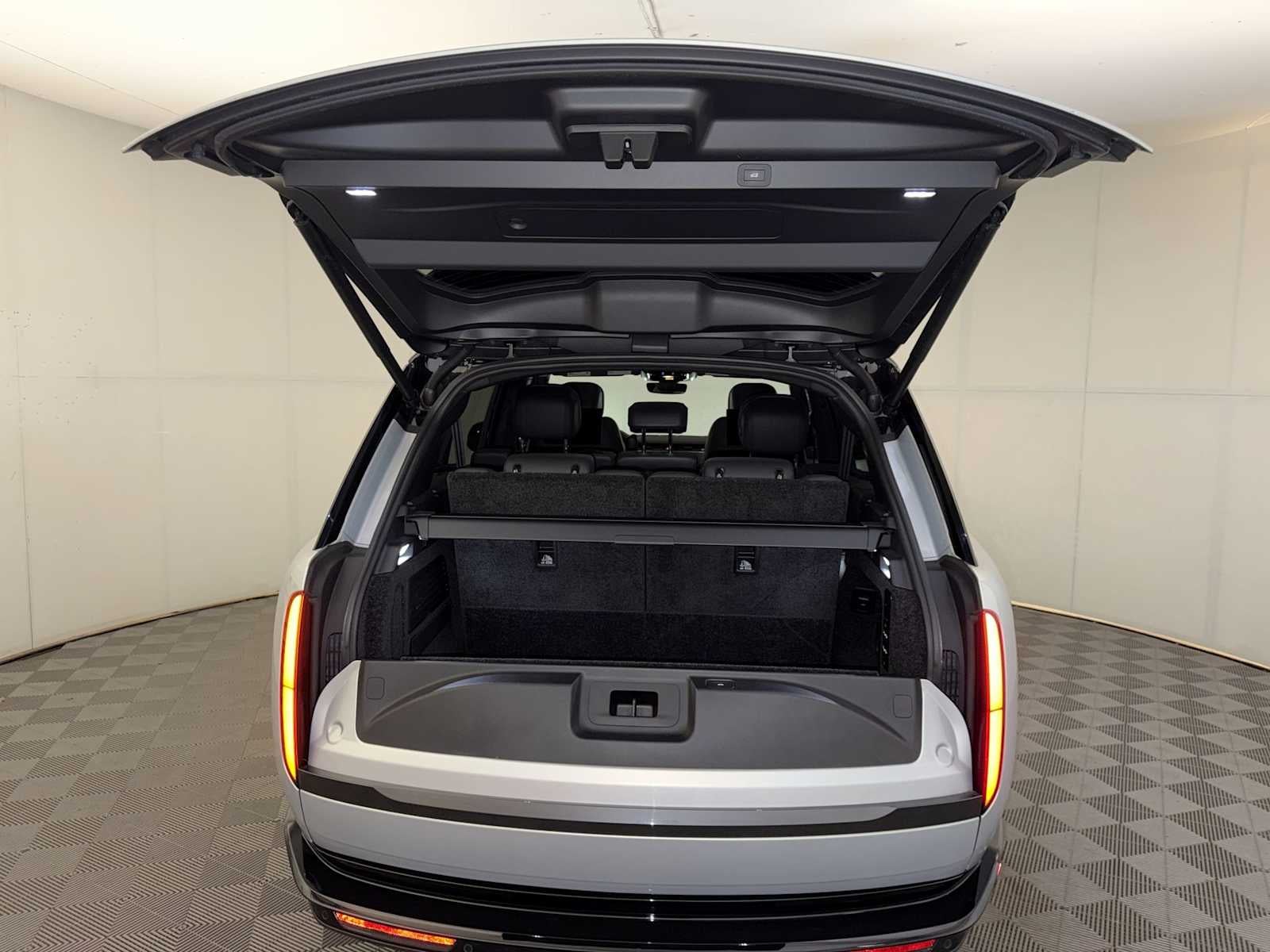 2025 Land Rover Range Rover P400 SE LWB 7 Seat