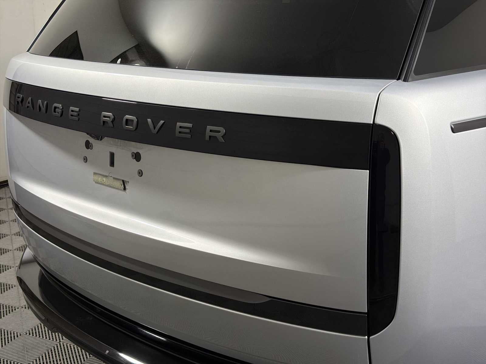 2025 Land Rover Range Rover P400 SE LWB 7 Seat