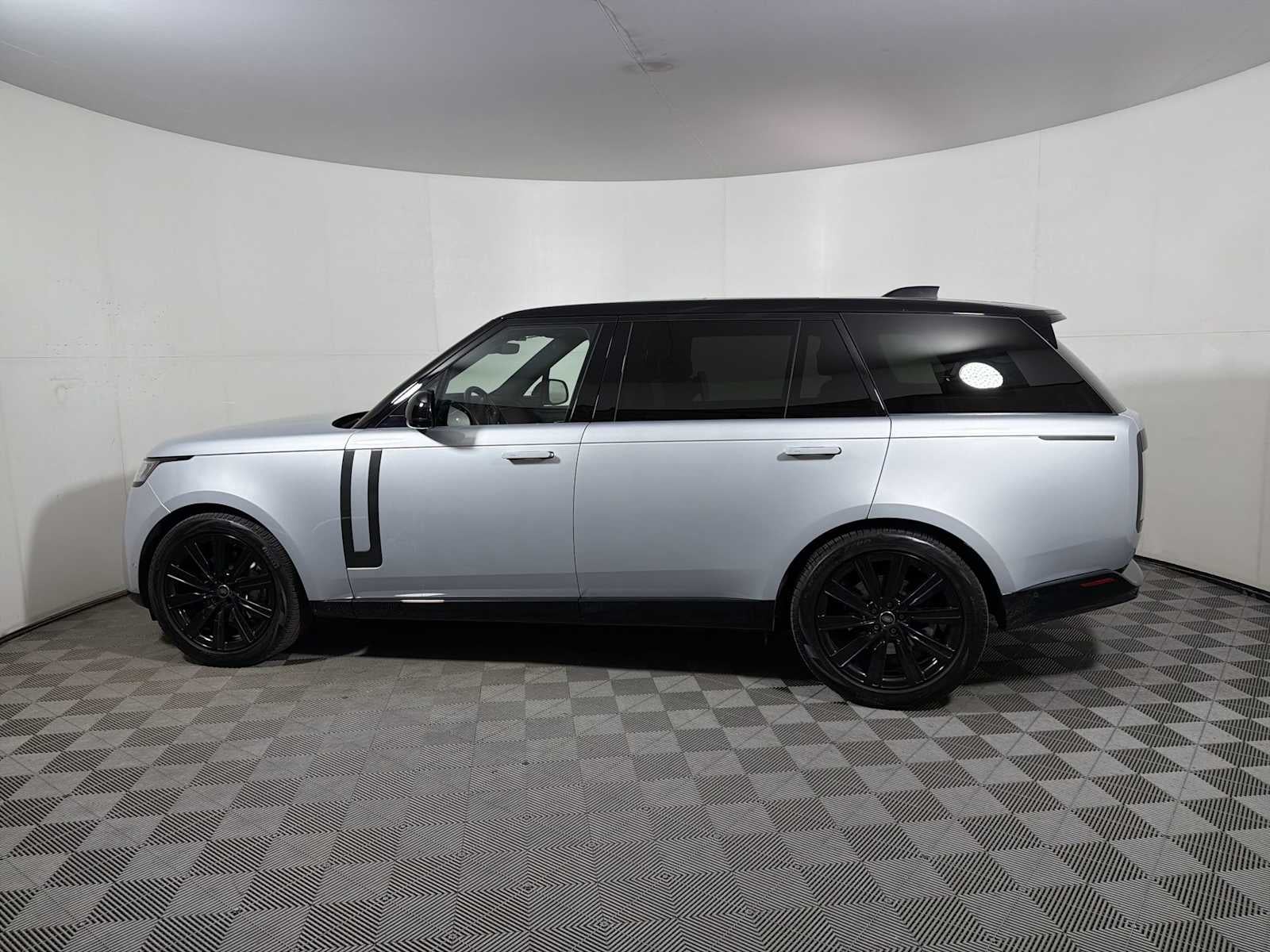 2025 Land Rover Range Rover P400 SE LWB 7 Seat