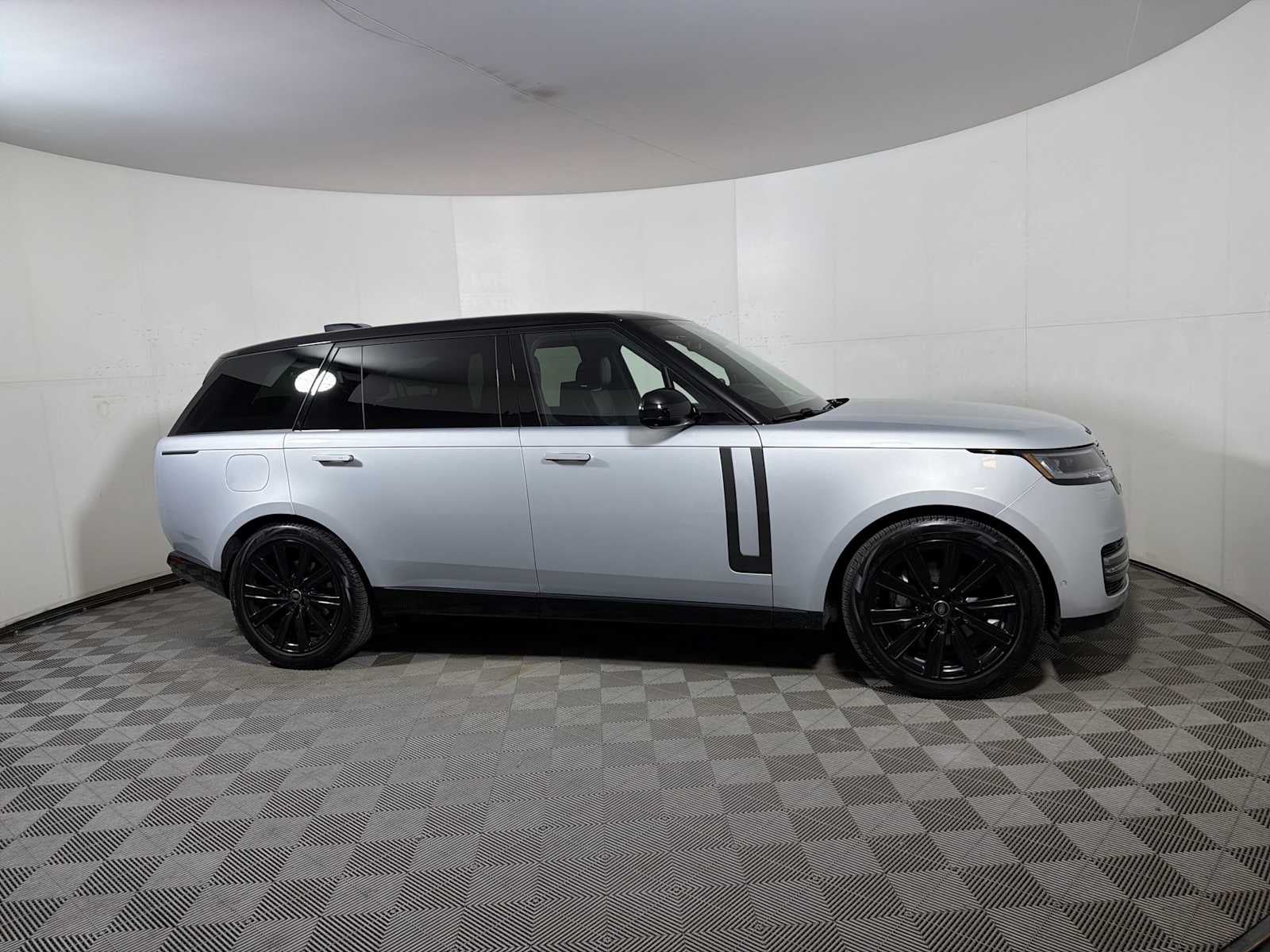 2025 Land Rover Range Rover P400 SE LWB 7 Seat