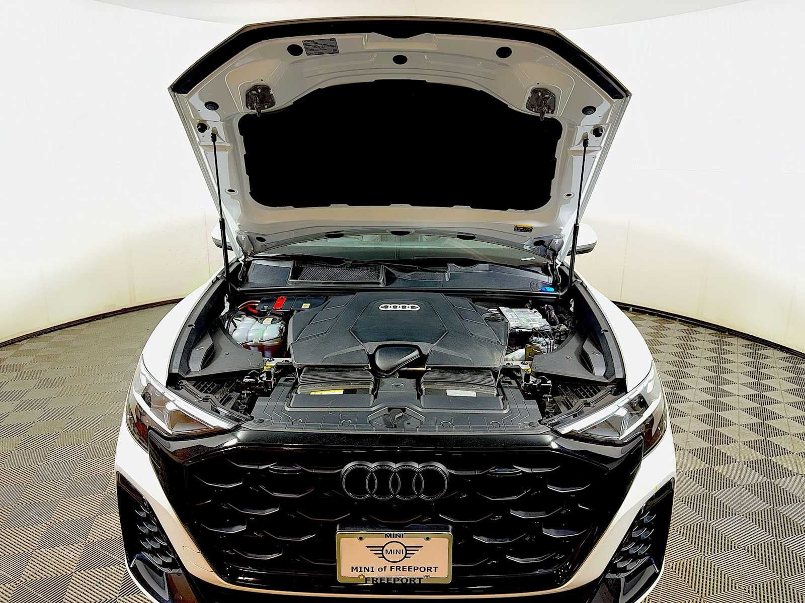 2025 Audi Q8 Premium Plus 55 TFSI quattro