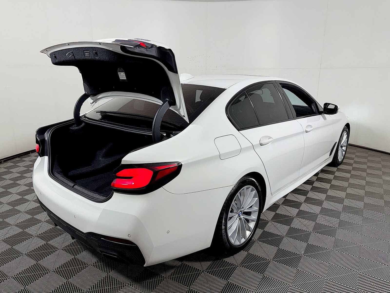 2023 BMW 5 Series 530i xDrive Sedan