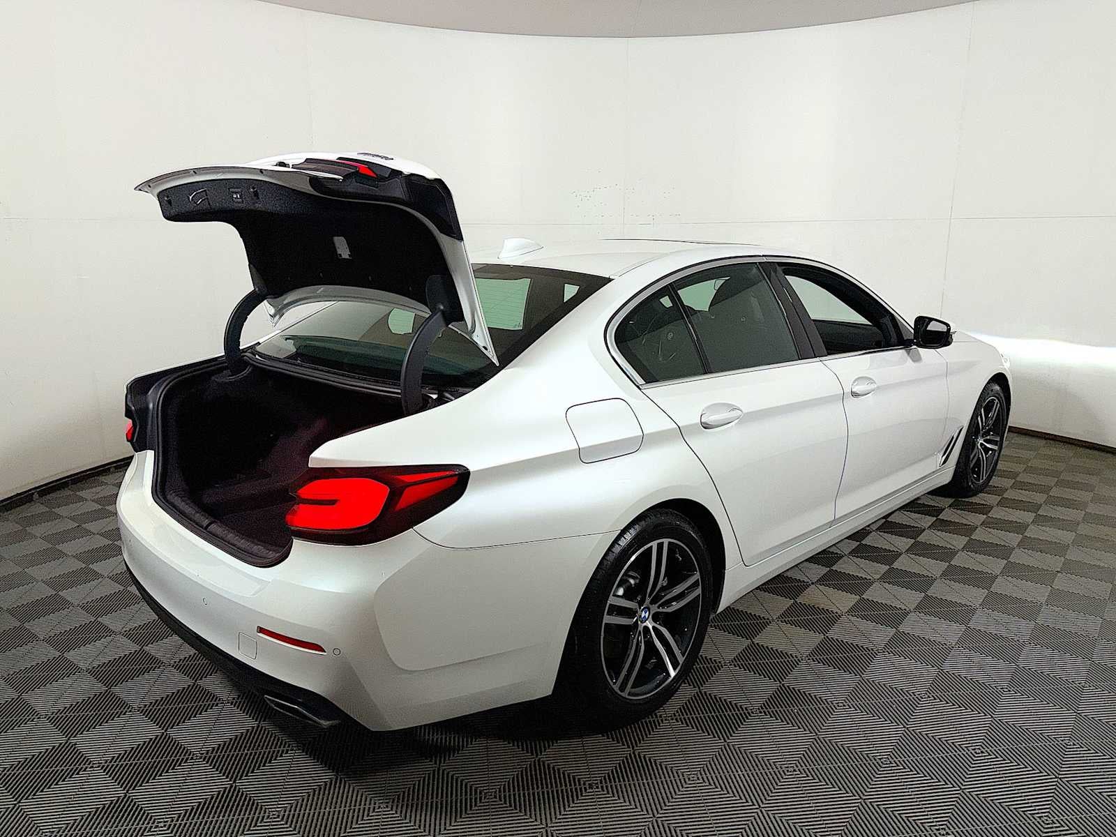 2023 BMW 5 Series 530i xDrive Sedan