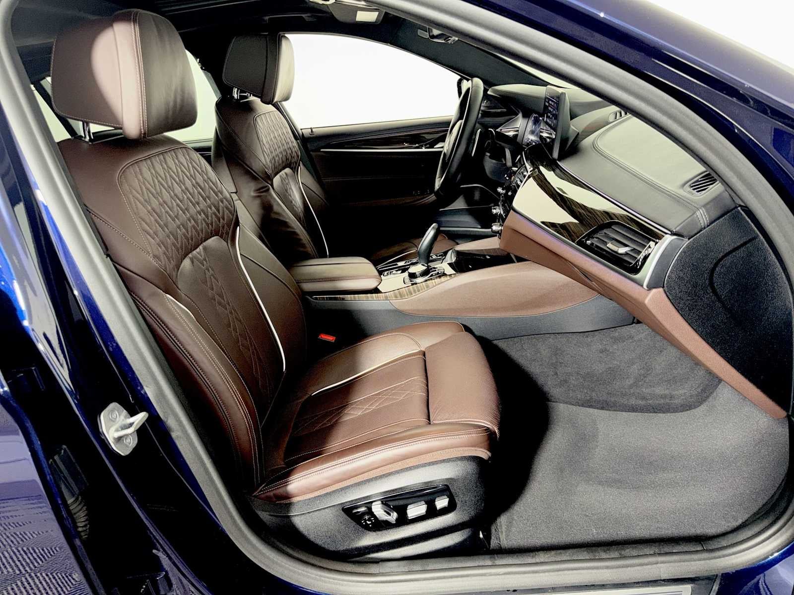 2022 BMW 5 Series M550i xDrive Sedan