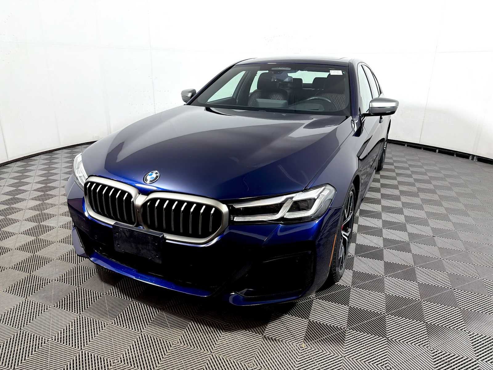 2022 BMW 5 Series M550i xDrive Sedan