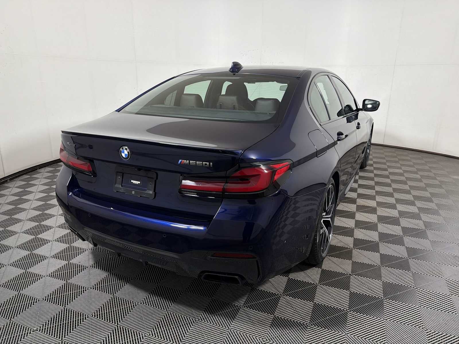 2022 BMW 5 Series M550i xDrive Sedan