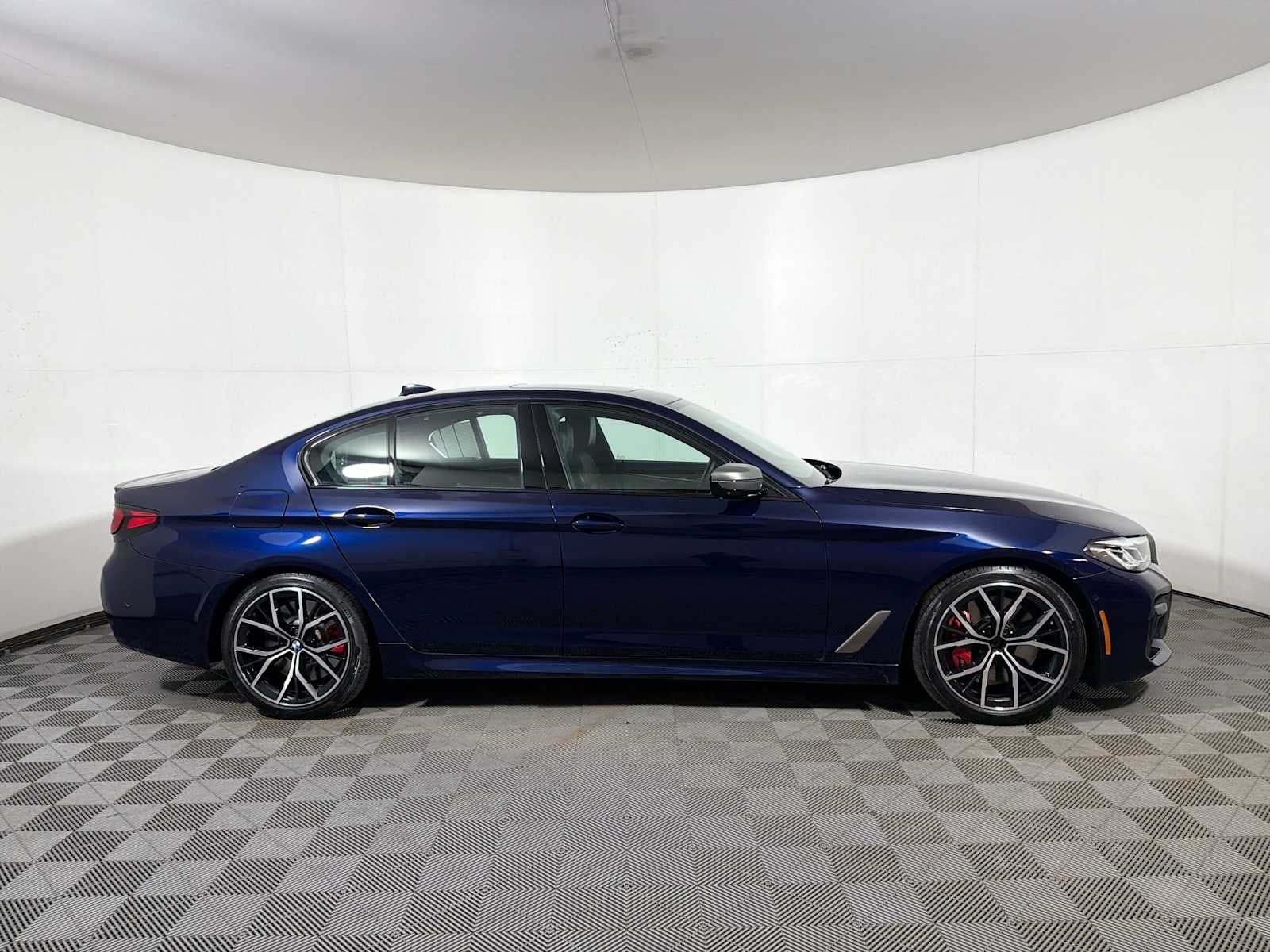 2022 BMW 5 Series M550i xDrive Sedan