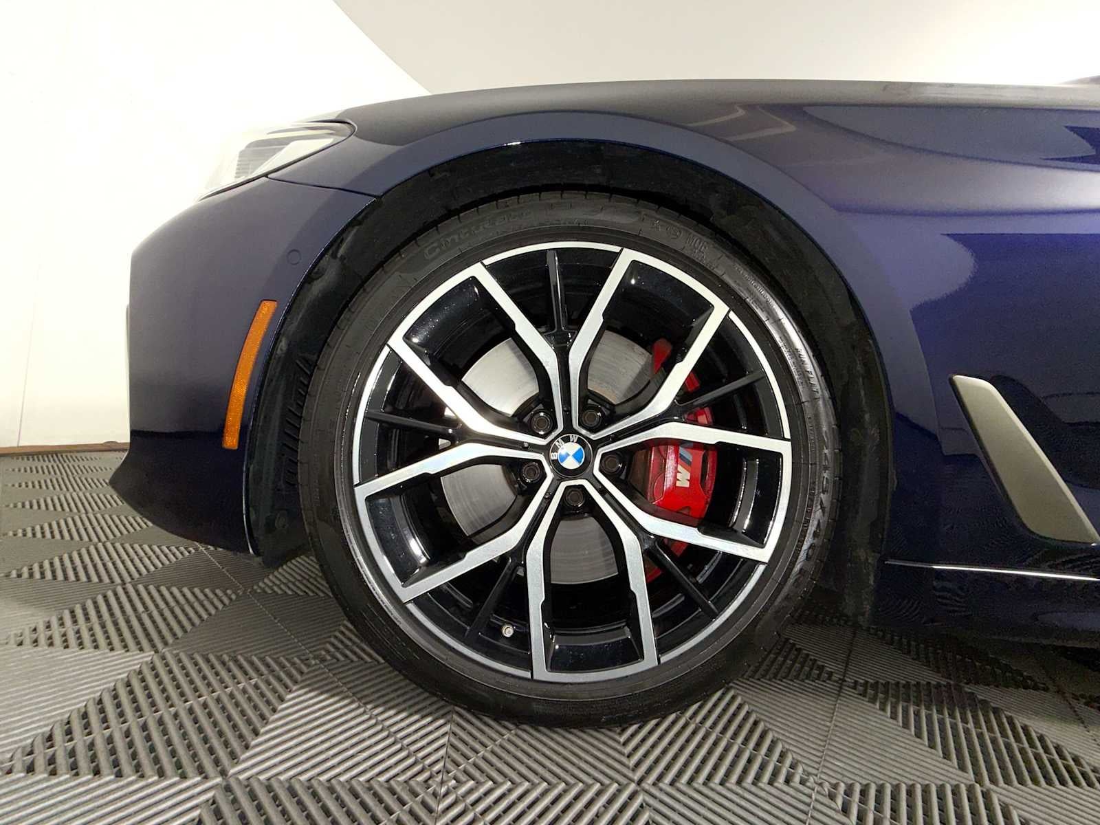 2022 BMW 5 Series M550i xDrive Sedan