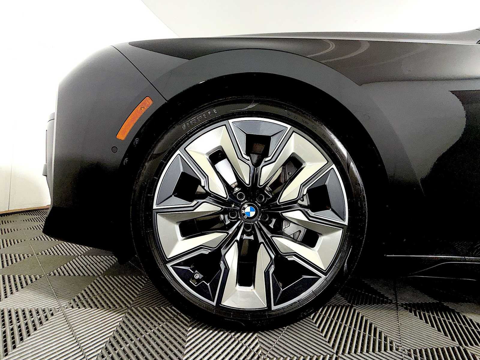 2023 BMW 7 Series 760i xDrive Sedan