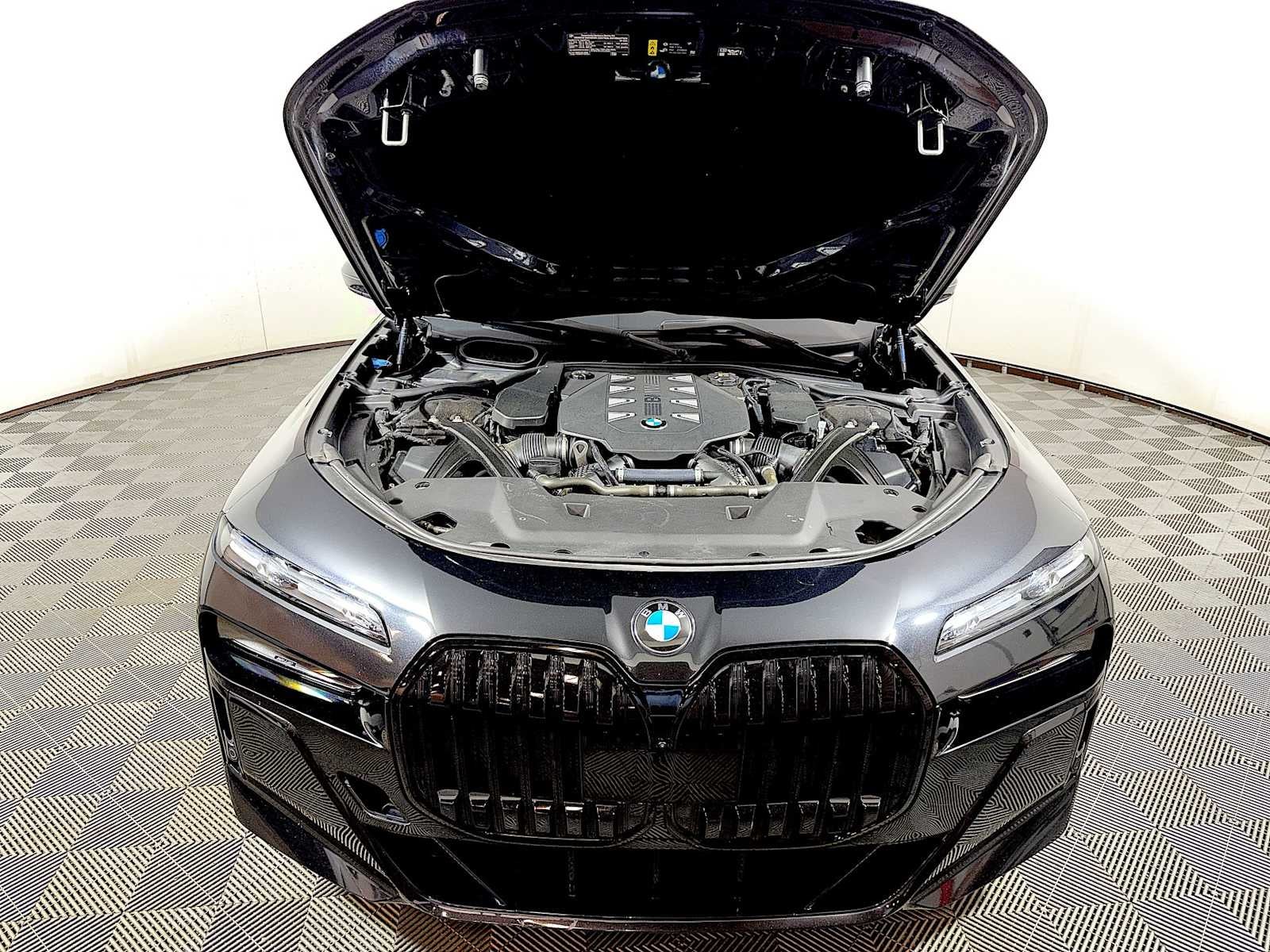 2023 BMW 7 Series 760i xDrive Sedan