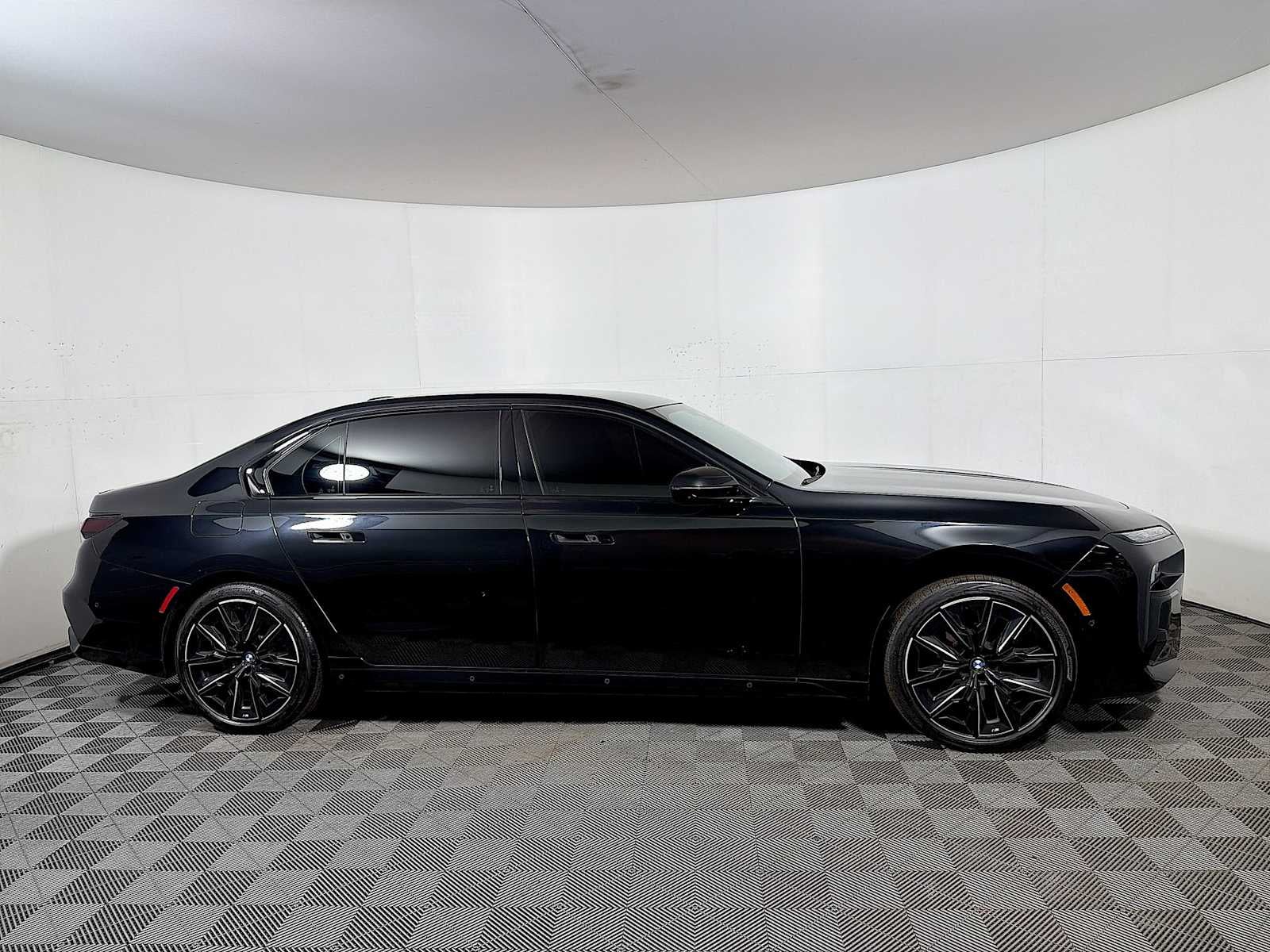 2023 BMW 7 Series 760i xDrive Sedan