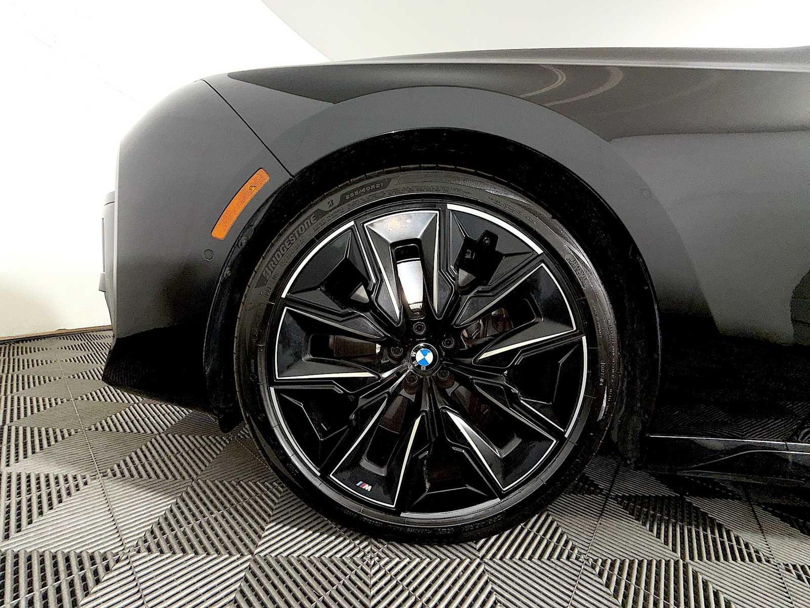 2023 BMW 7 Series 760i xDrive Sedan