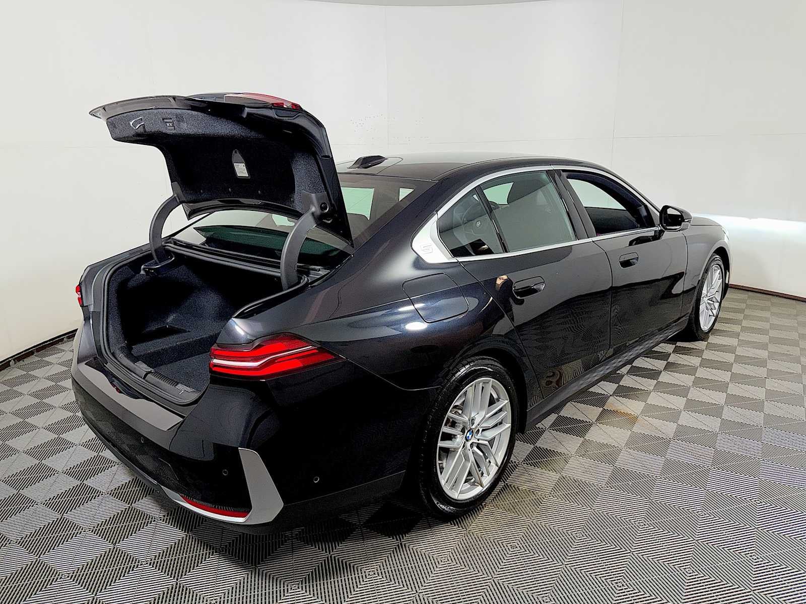 2024 BMW 5 Series 540i xDrive Sedan