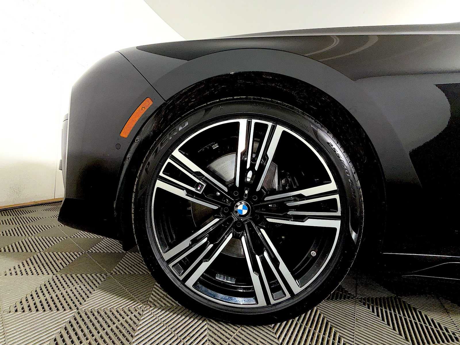 2023 BMW i7 xDrive60 Sedan