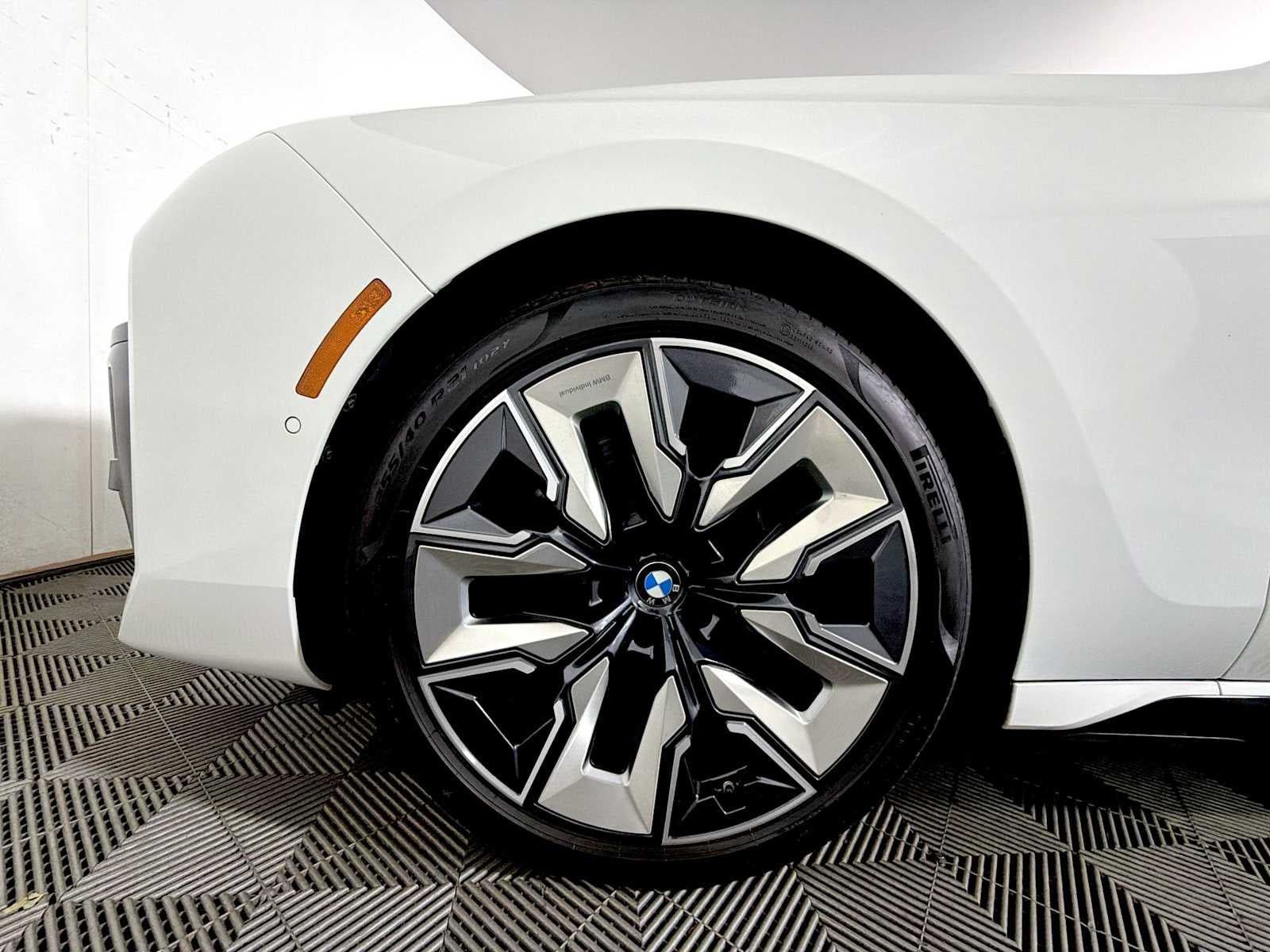 2023 BMW i7 xDrive60 Sedan