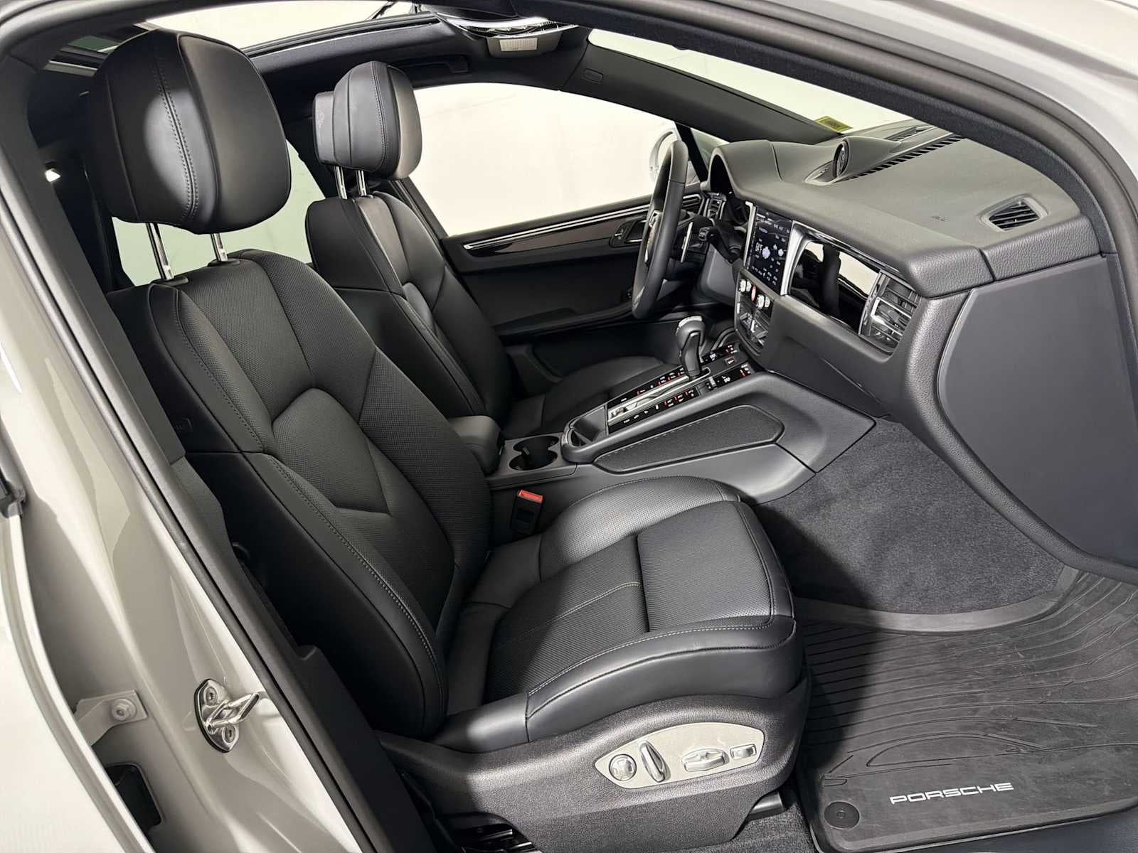2026 Porsche Macan S AWD
